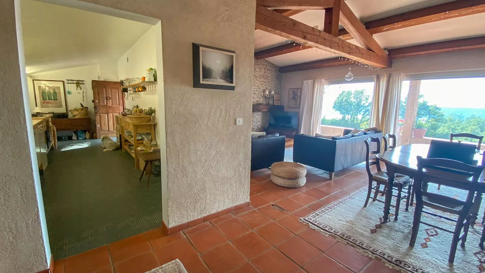 La porteuse deau-Indoor