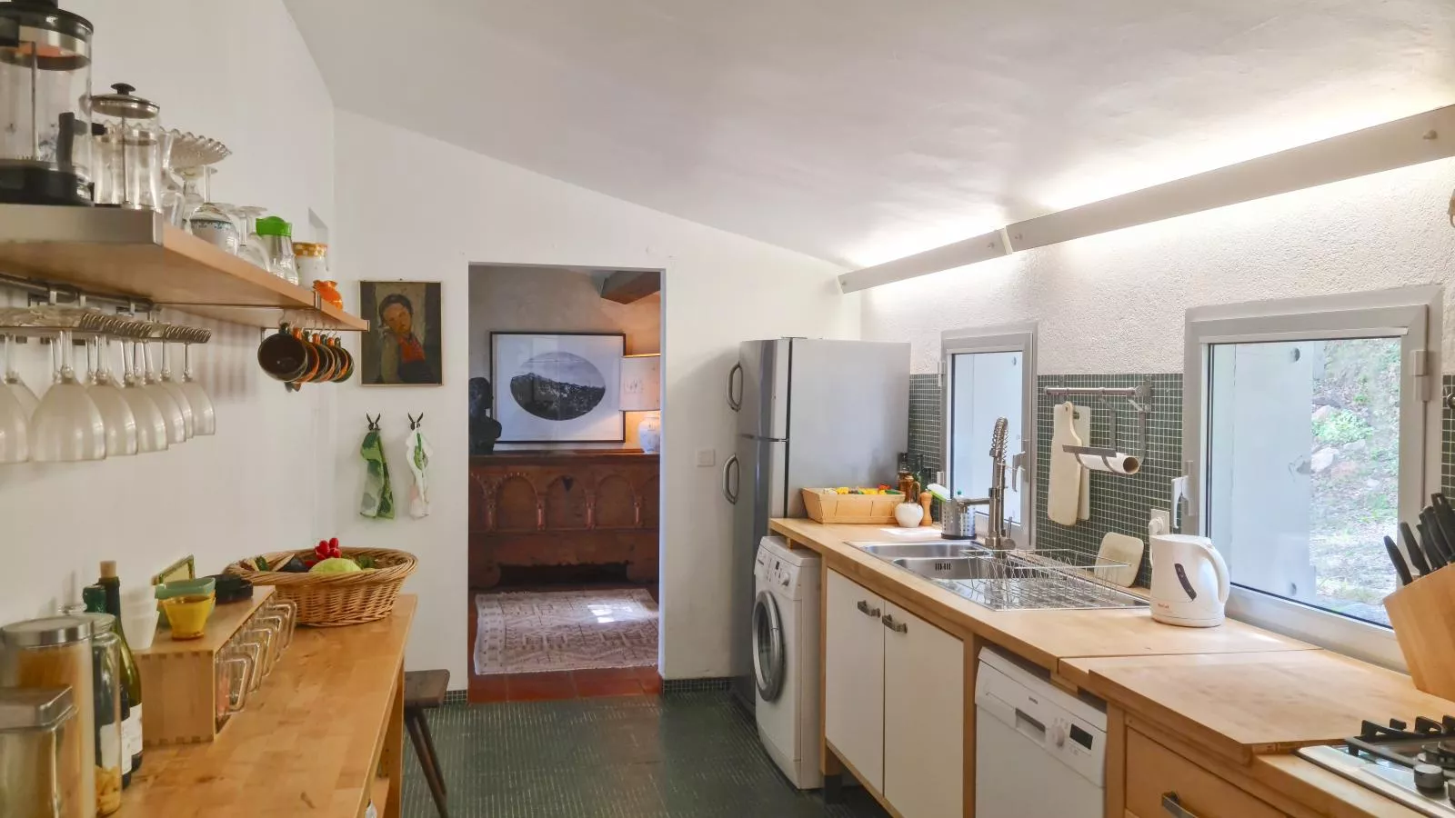 La porteuse deau-Kitchen