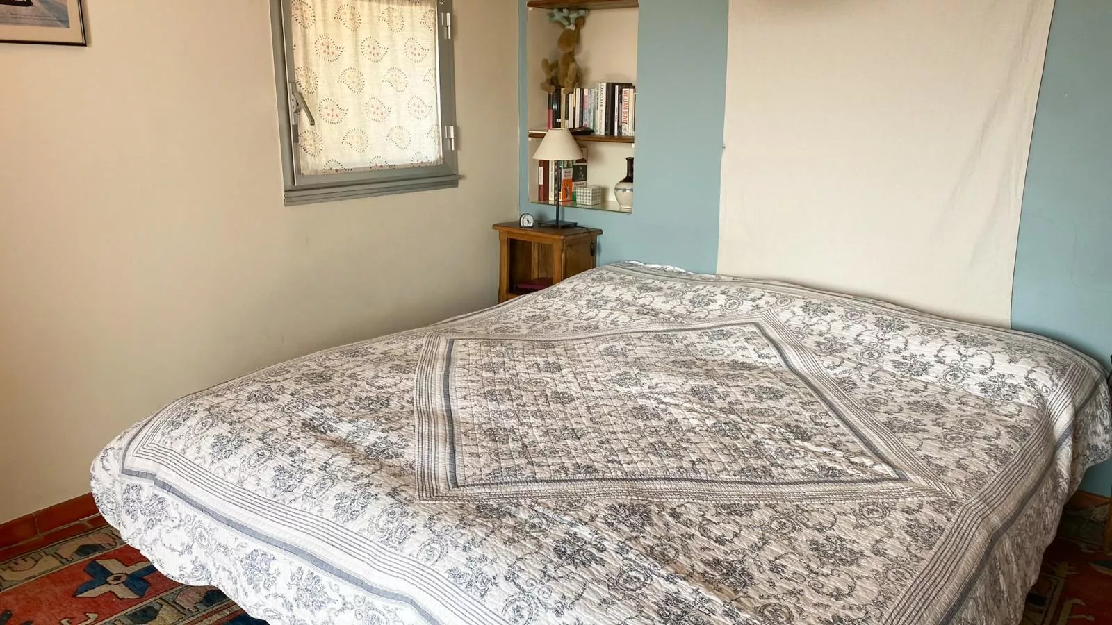 La porteuse deau-Bedroom
