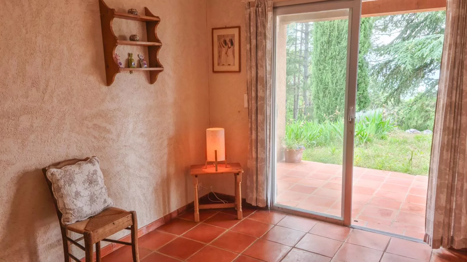 La porteuse deau-Bedroom