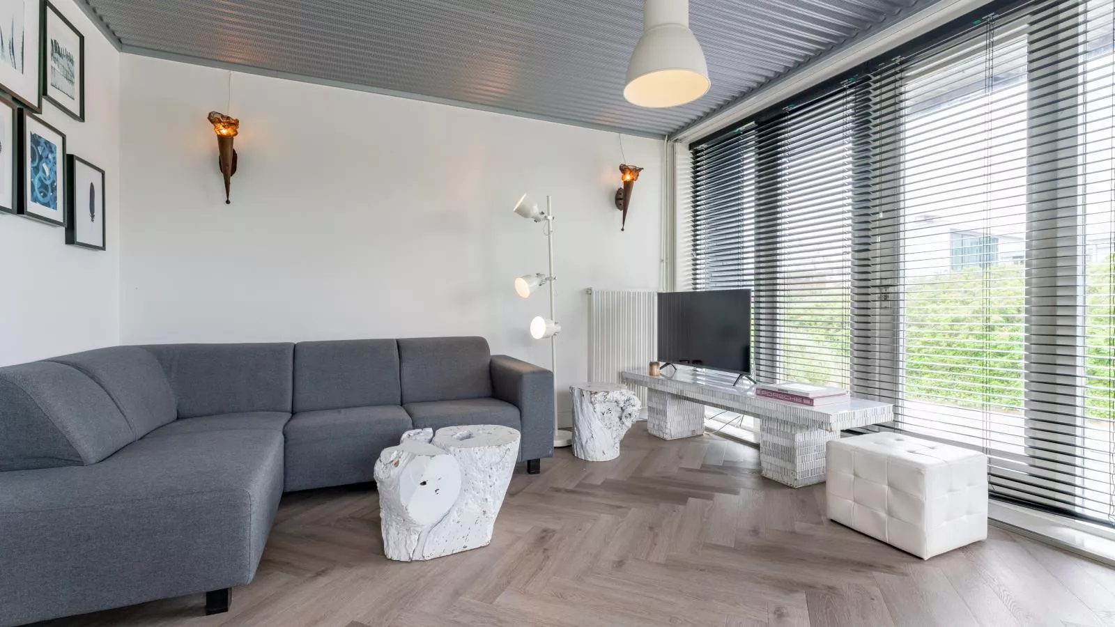Beachhouse I-Living room