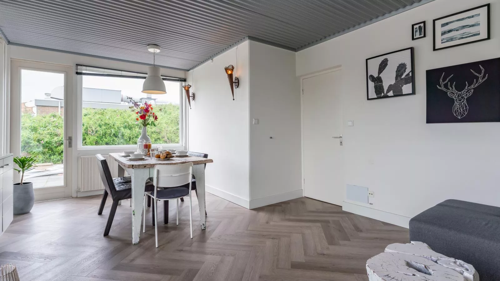 Beachhouse I-Indoor