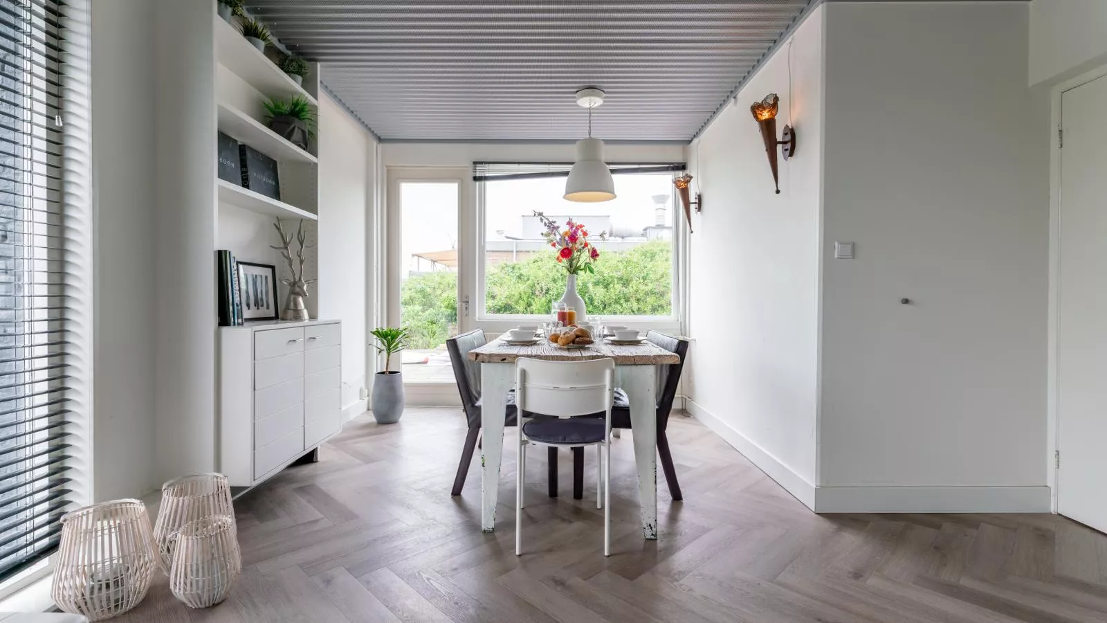 Beachhouse I-Dining room