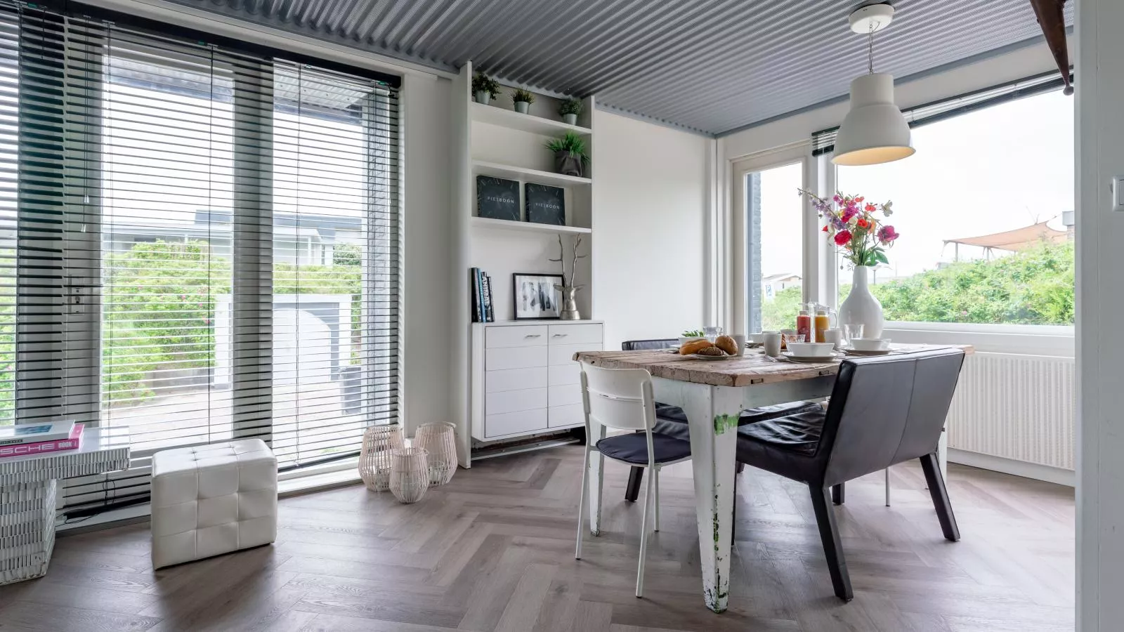 Beachhouse I-Dining room