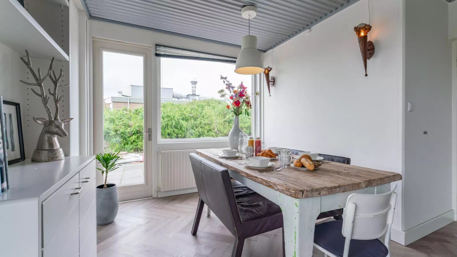 Beachhouse I-Dining room