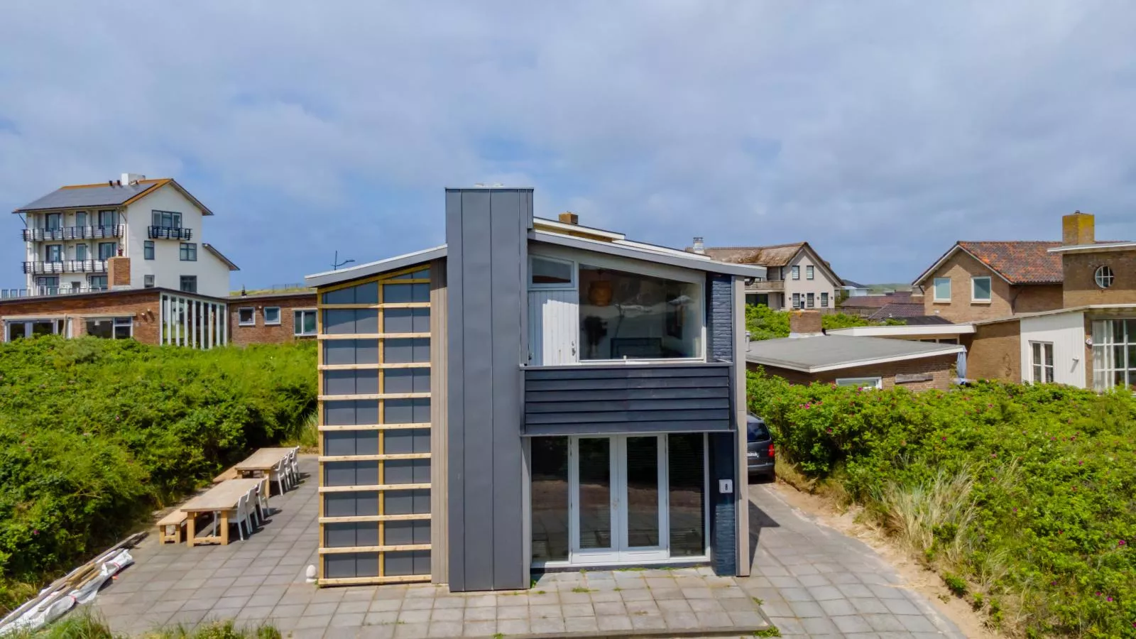 Beachhouse II-Exterior summer