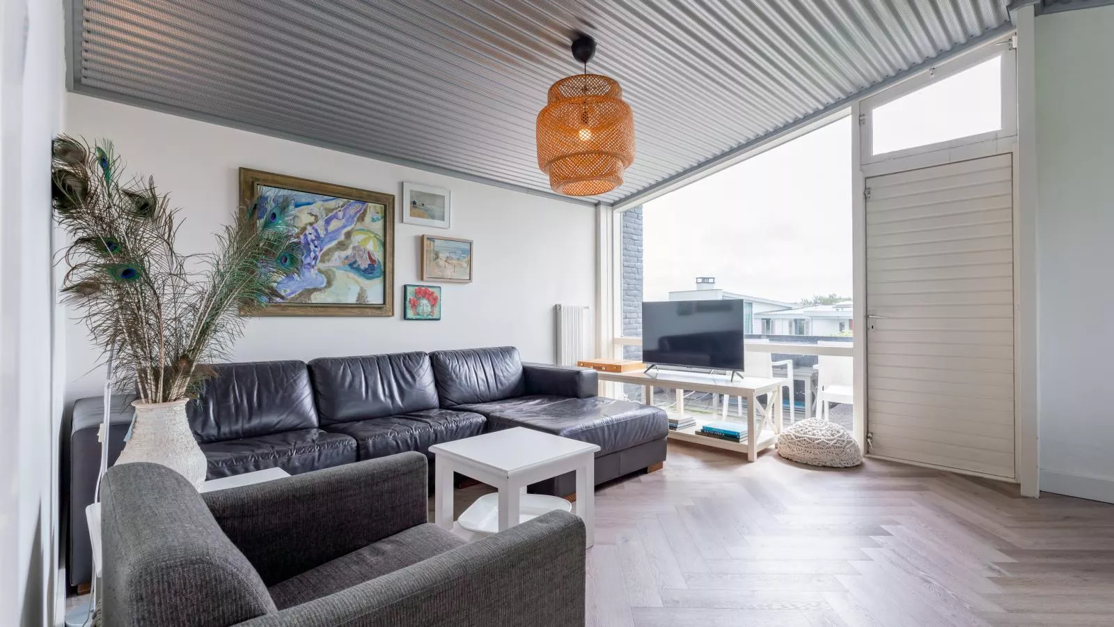 Beachhouse II-Living room