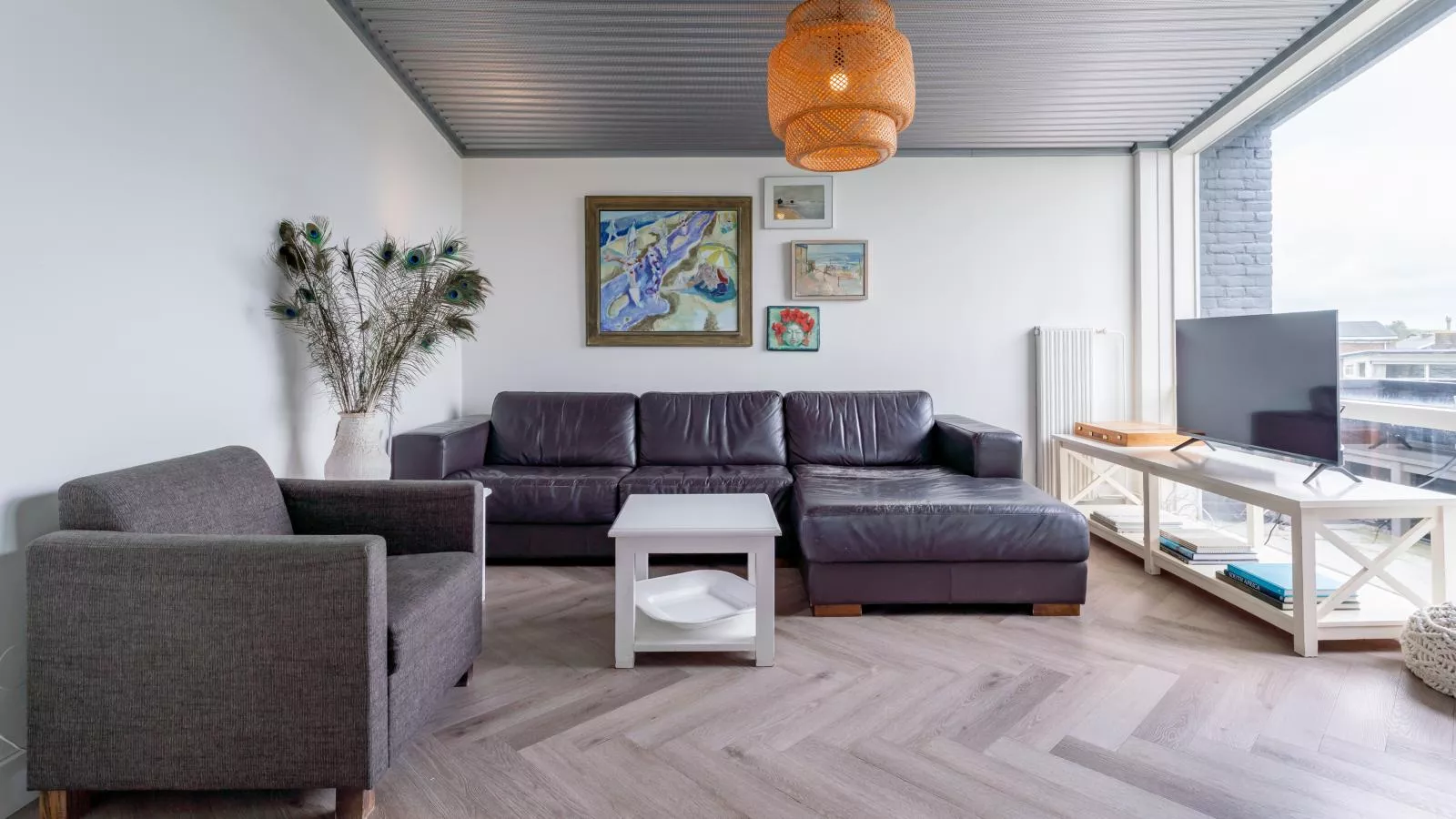 Beachhouse II-Living room