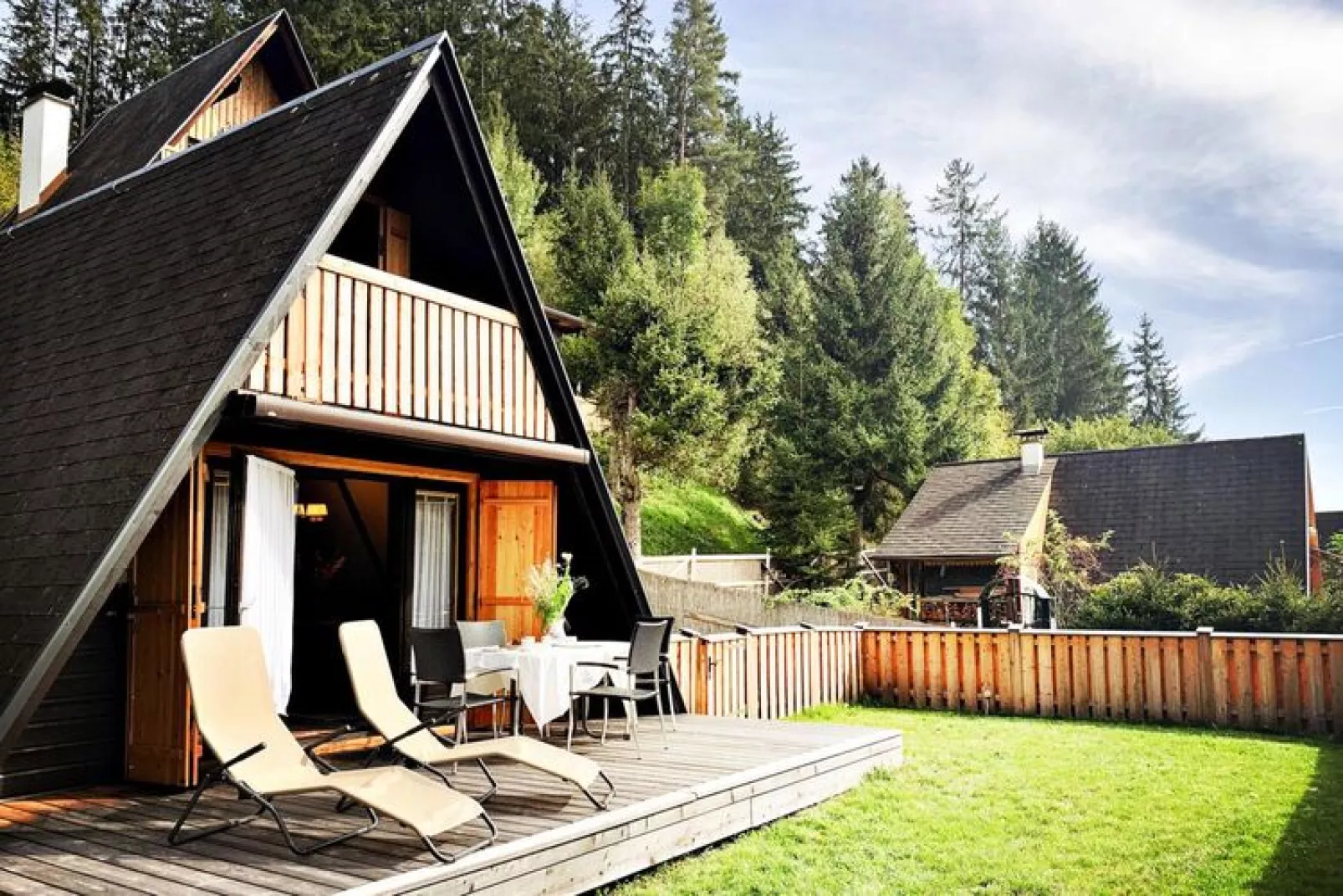 Ferienhütte Trabochersee-Außenbereich Sommer