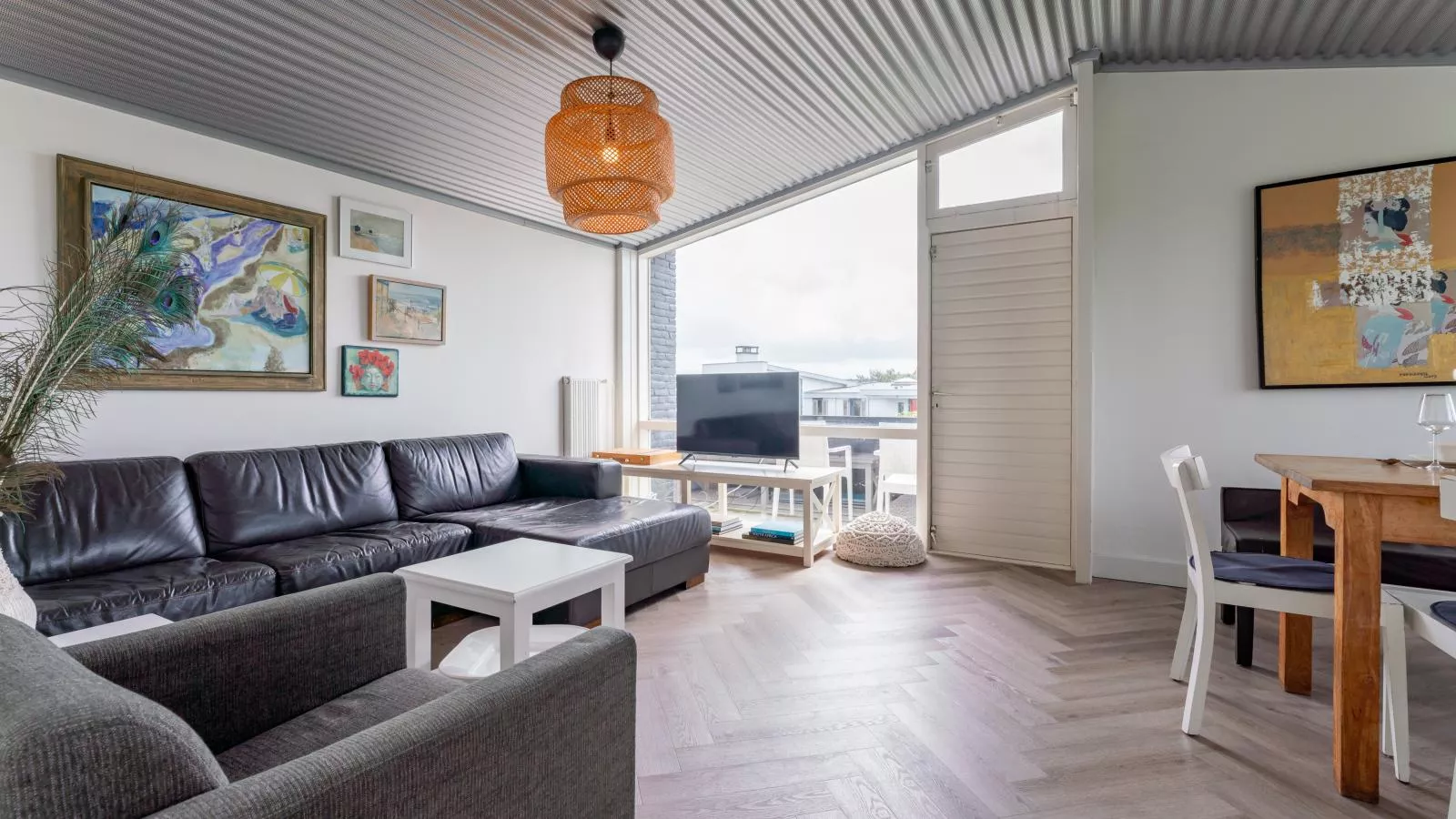 Beachhouse II-Living room