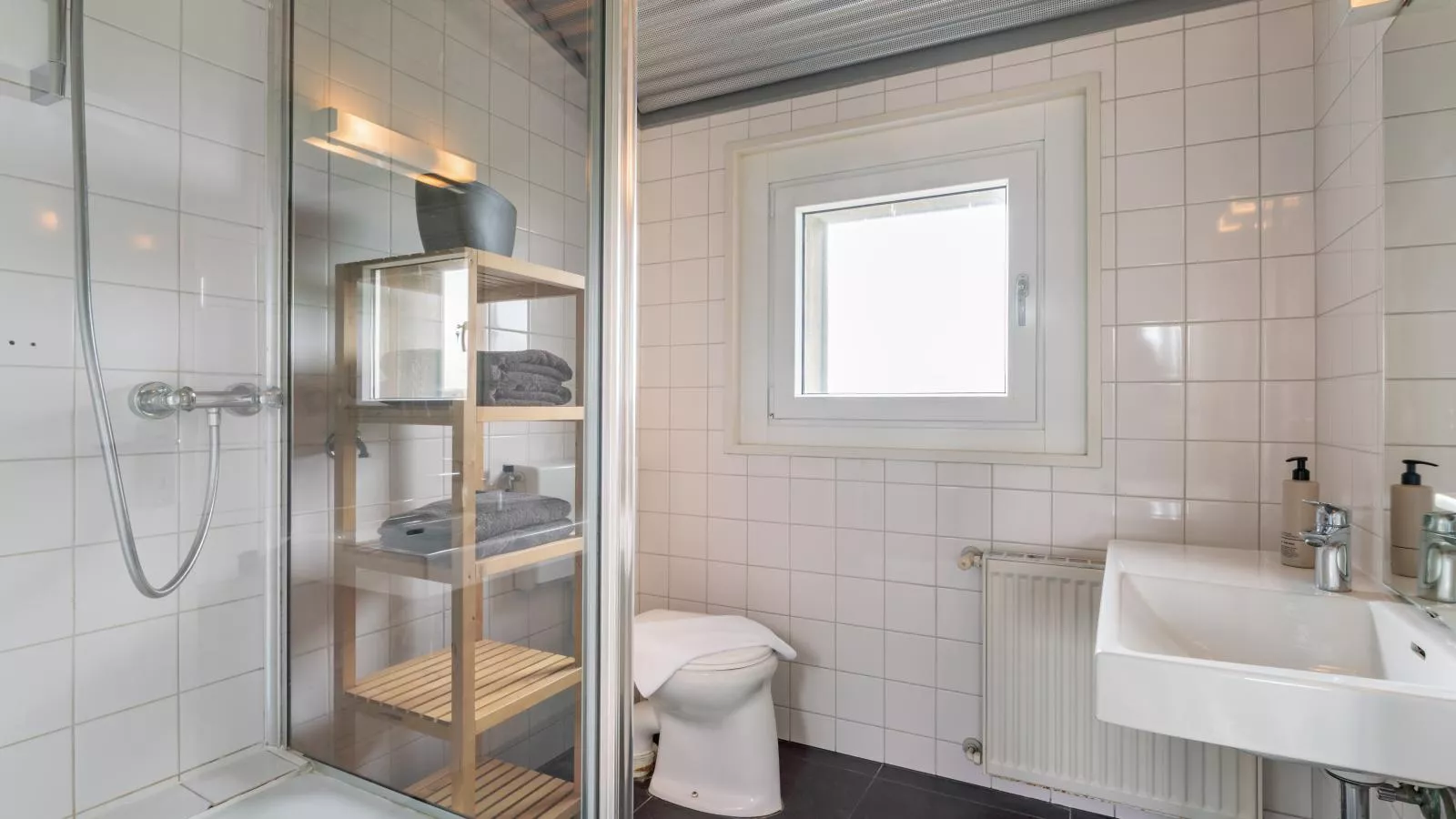 Beachhouse II-Bathroom