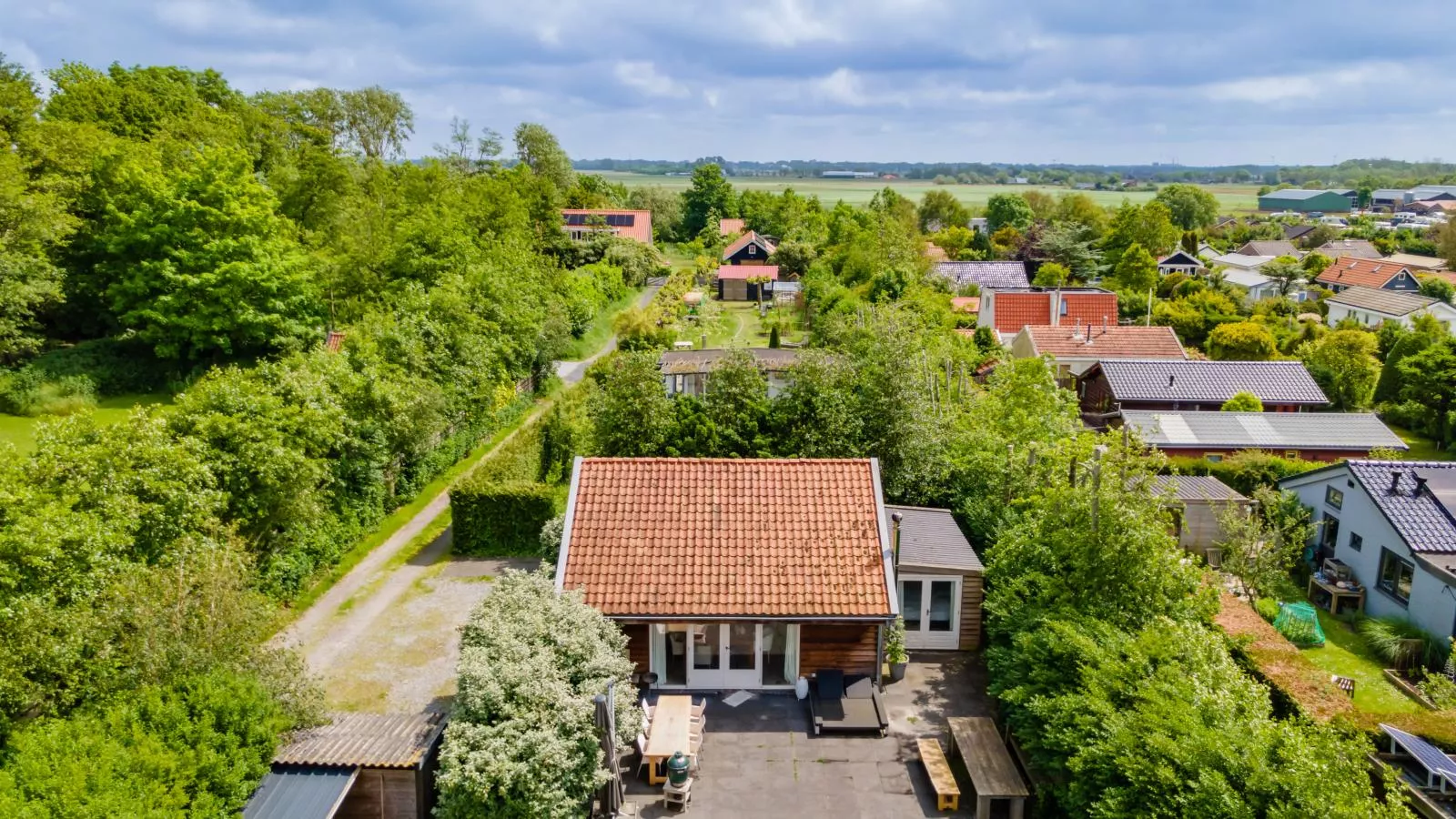 KareinLaDune-Exterior summer