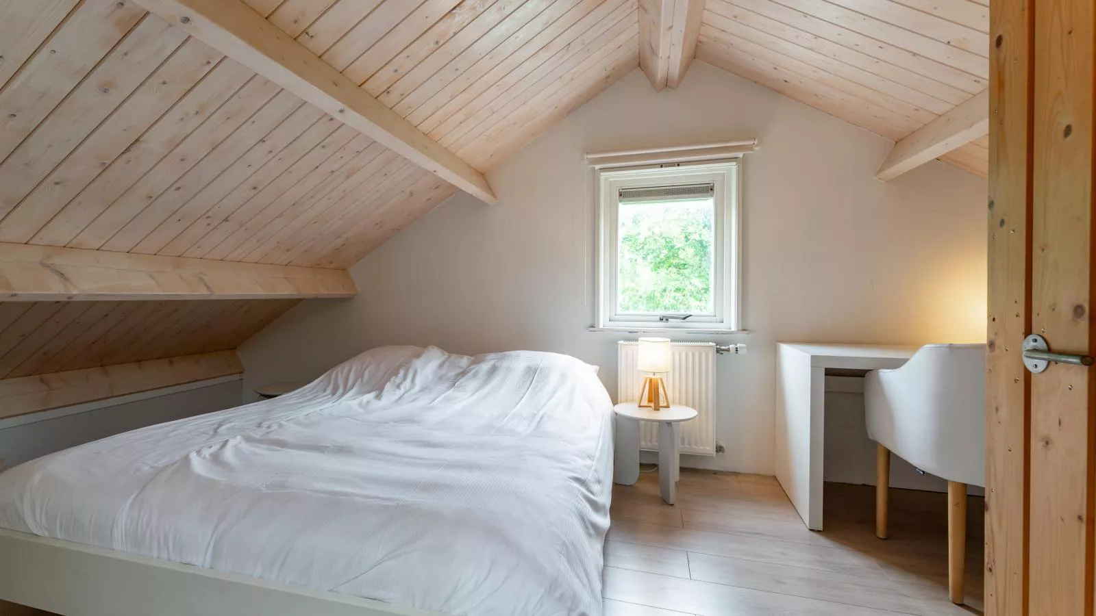 KareinLaDune-Bedroom