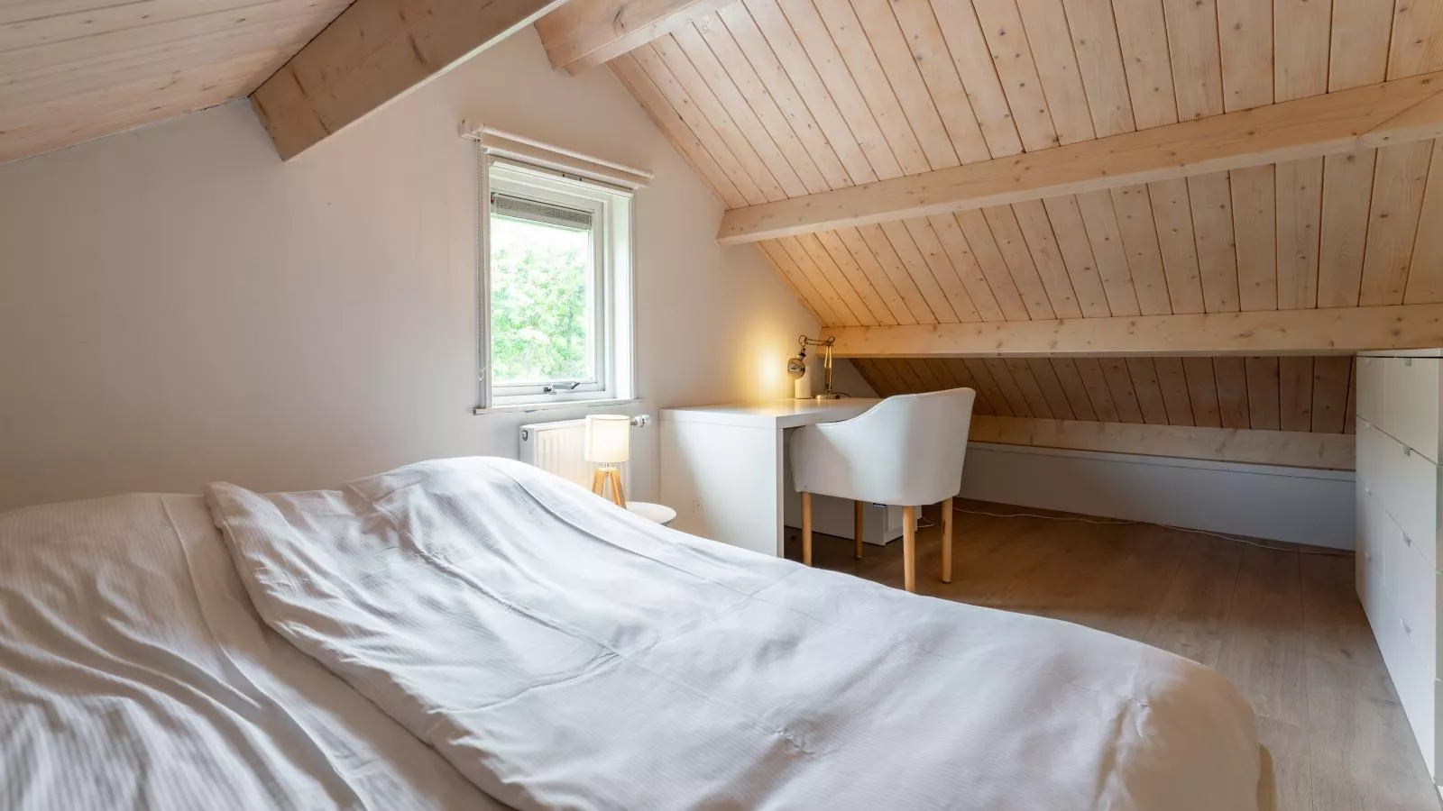 KareinLaDune-Bedroom