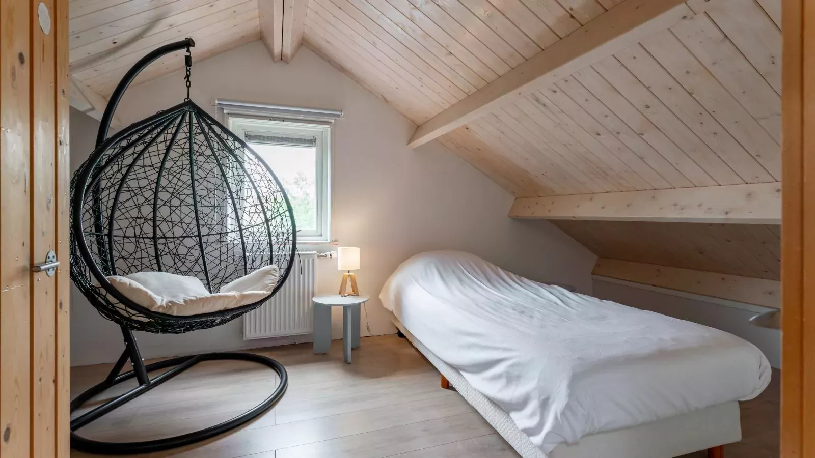 KareinLaDune-Bedroom
