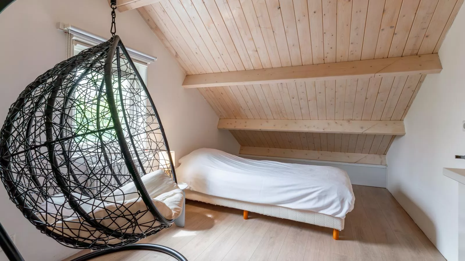 KareinLaDune-Bedroom