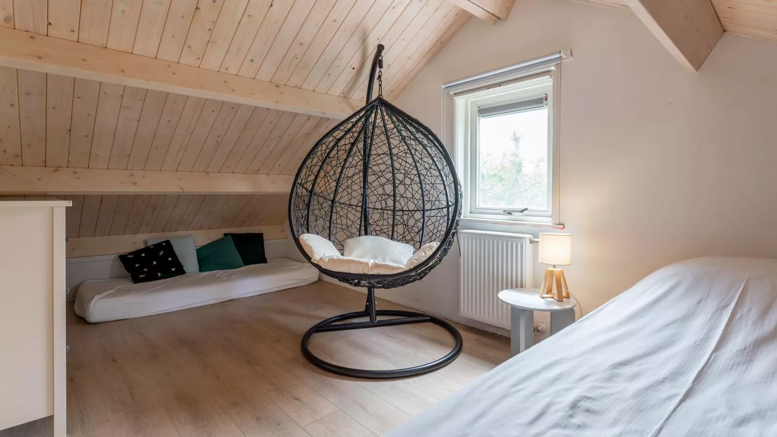 KareinLaDune-Bedroom