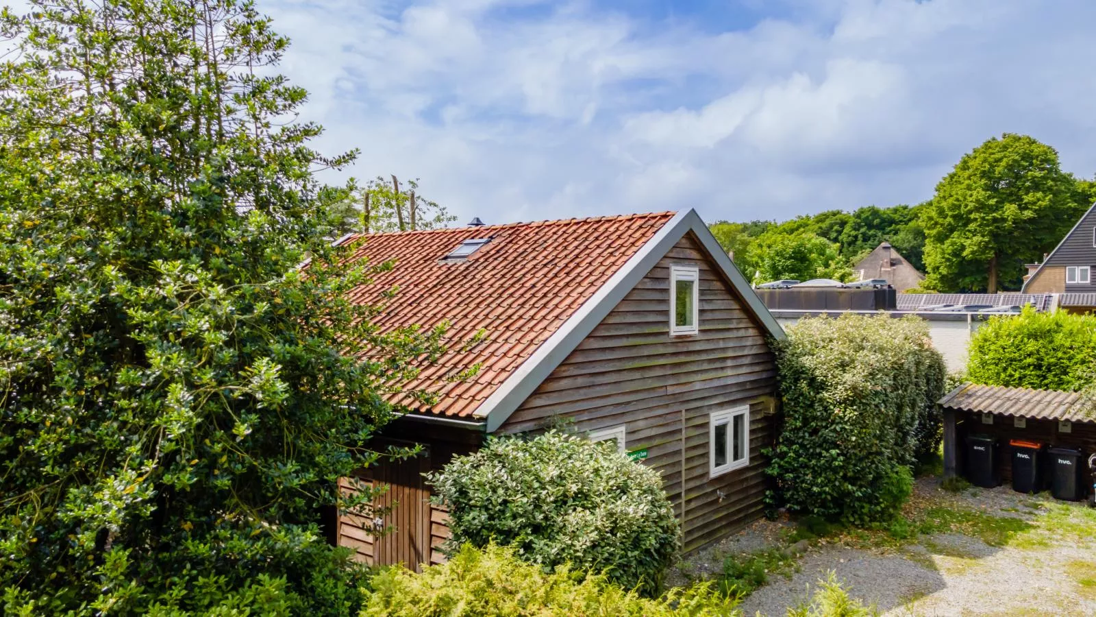 KareinLaDune-Exterior summer