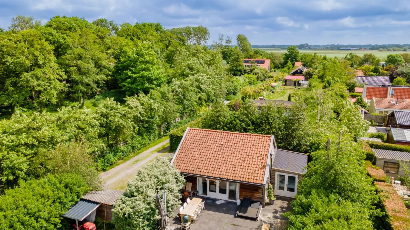 KareinLaDune-Exterior summer