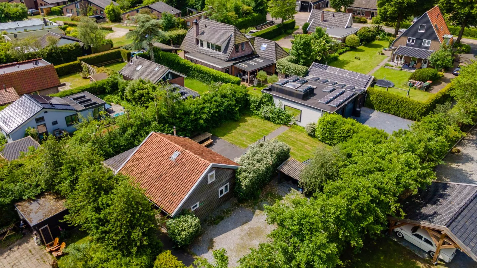 KareinLaDune-Exterior summer