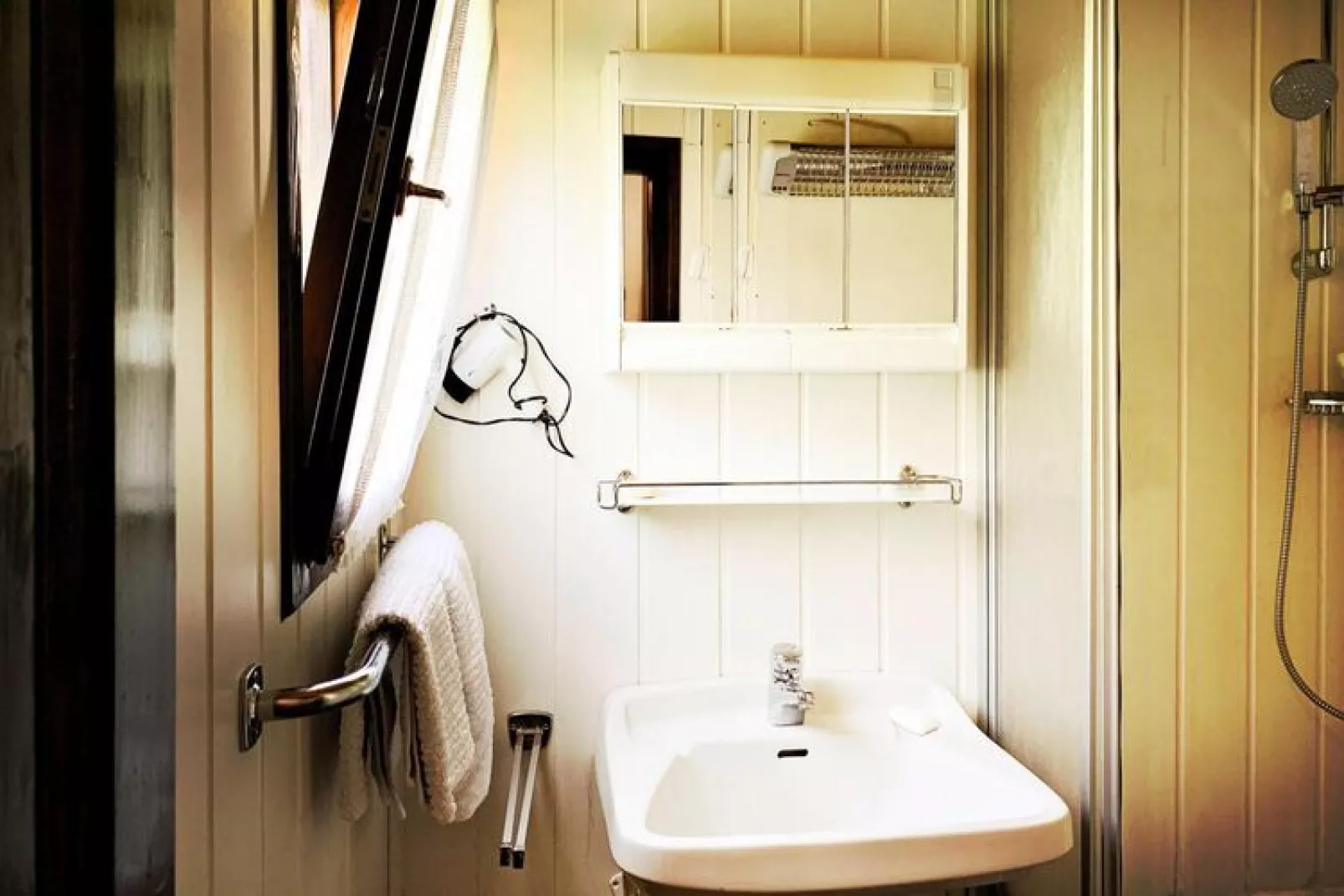 Ferienhütte Trabochersee-Badezimmer