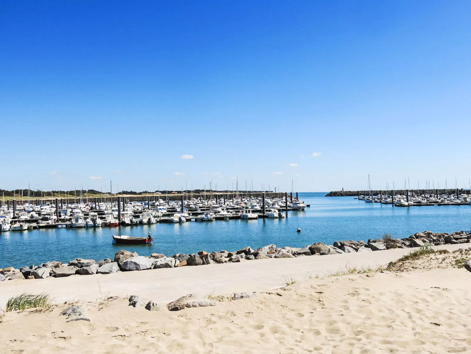 Charme de Port Morin-Outside