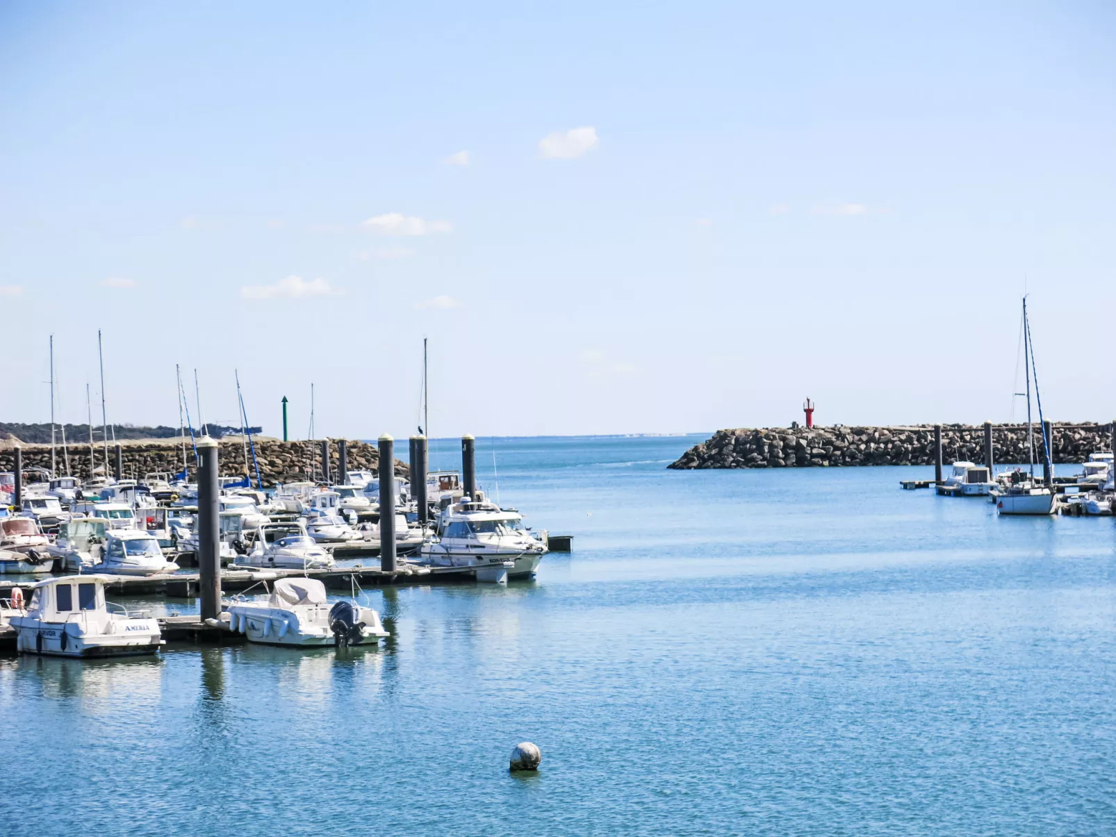 Charme de Port Morin-Outside