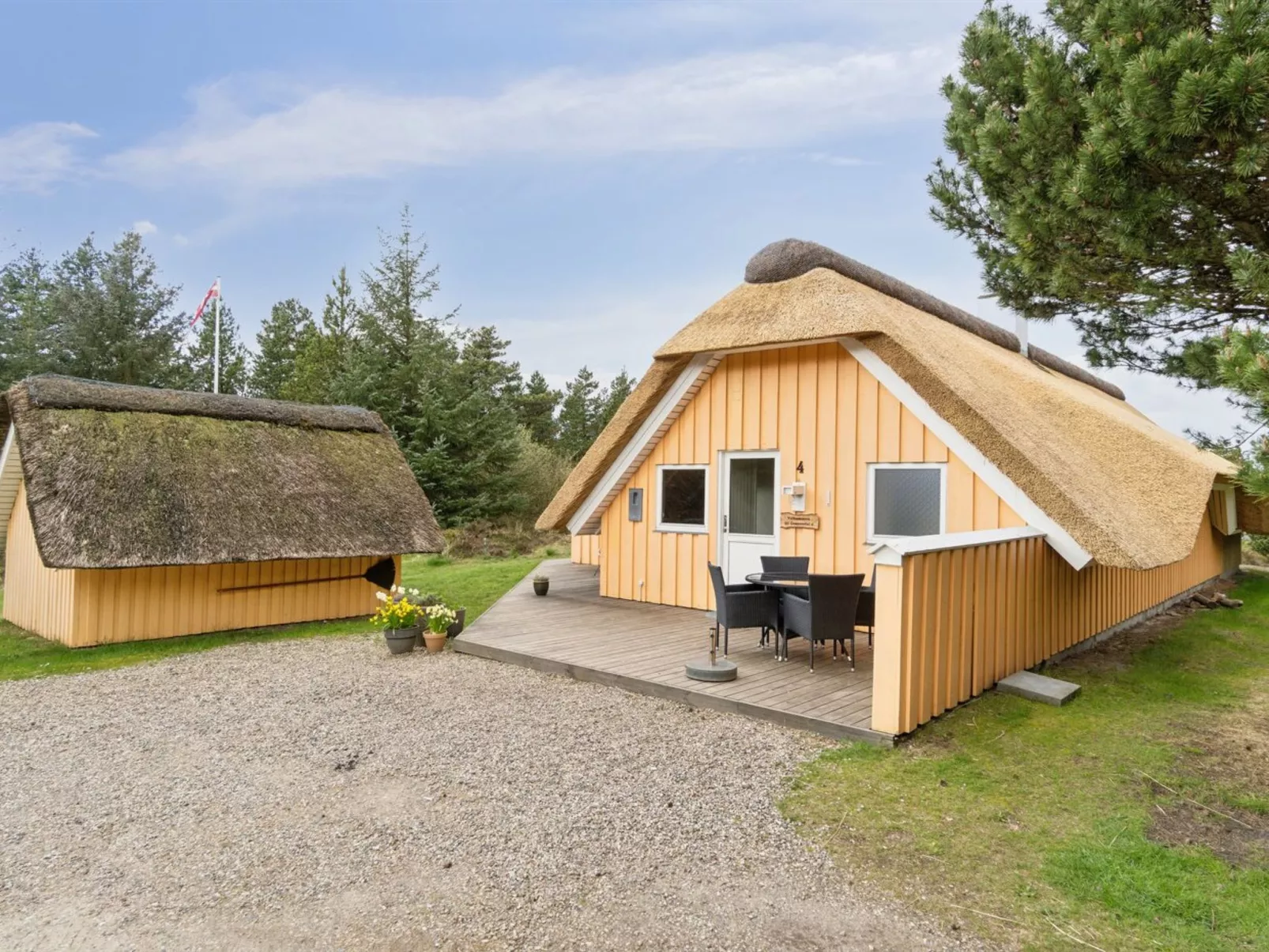 "Wale" - 3.3km from the sea-Outside