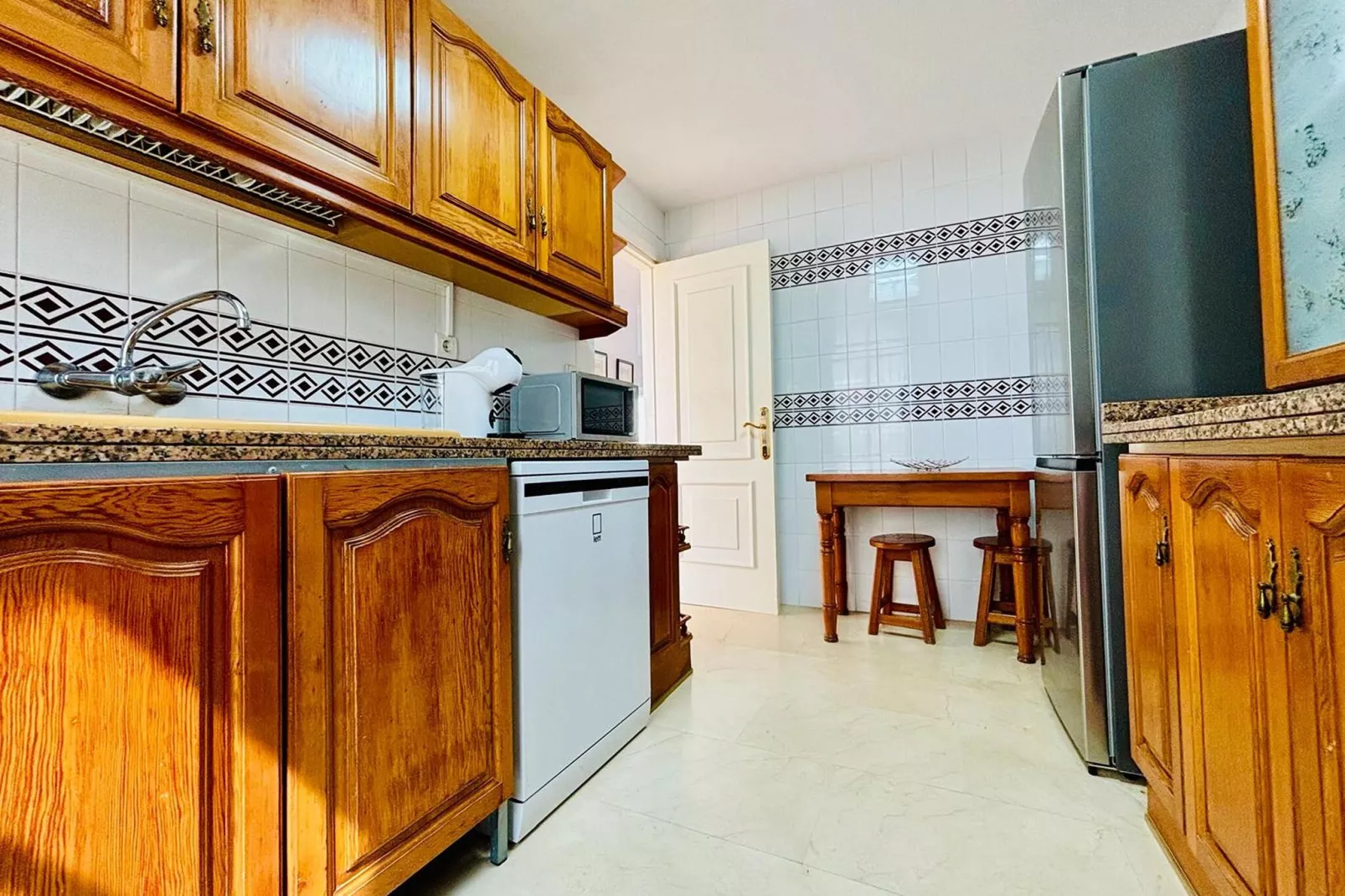 MIRAMAR-Kitchen