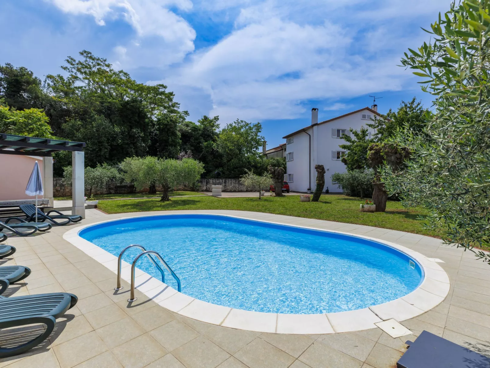 Villa Maran-Outside