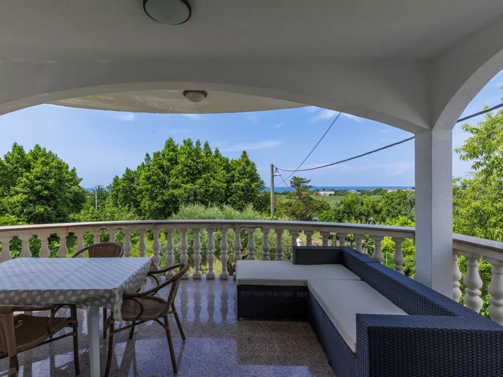 Villa Maran-Outside