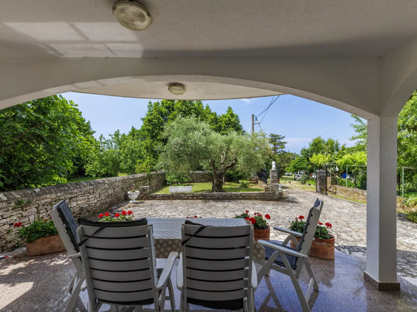Villa Maran-Outside