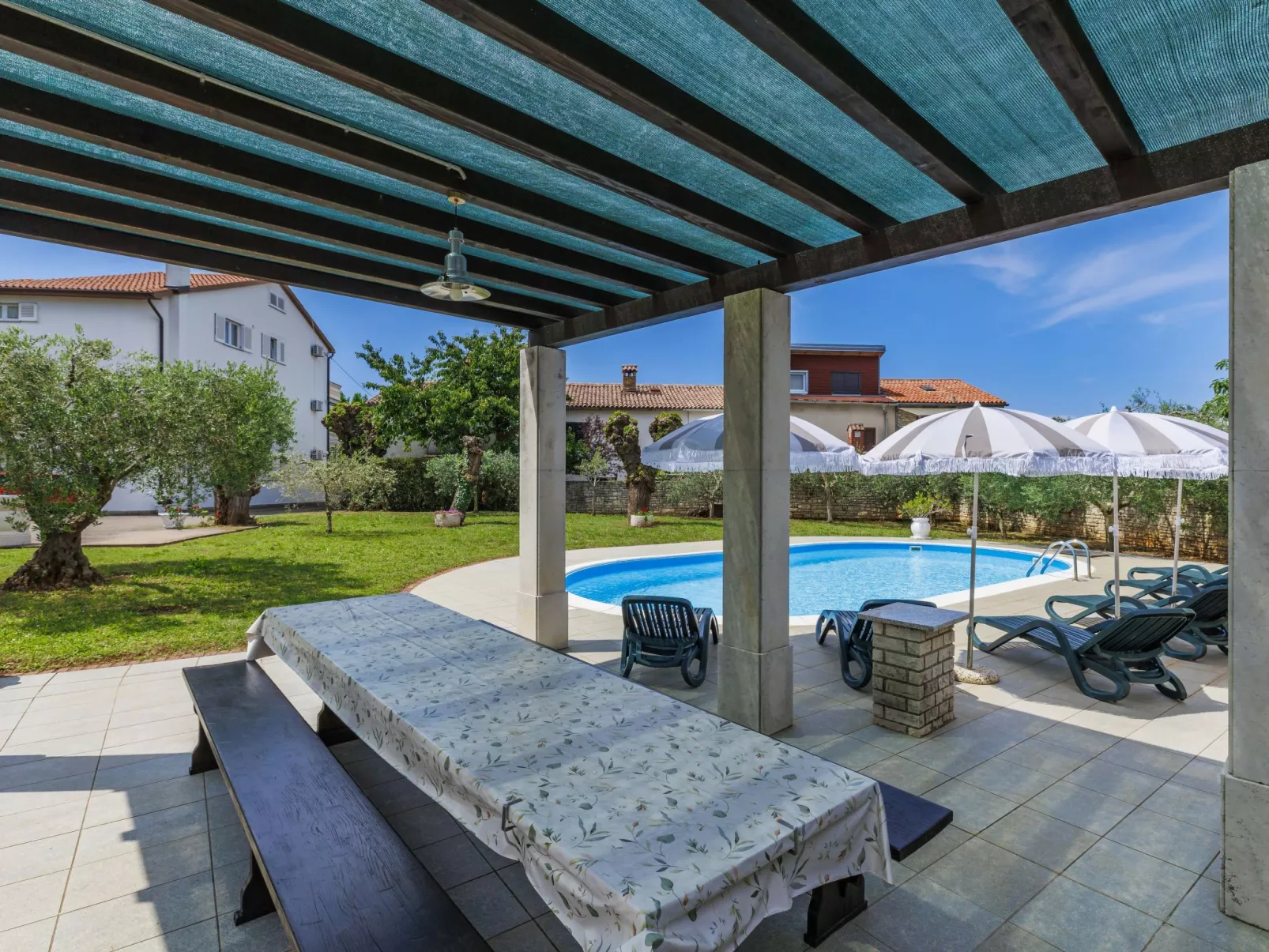 Villa Maran-Outside