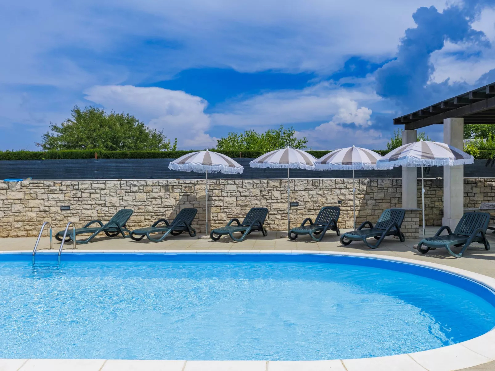 Villa Maran-Outside