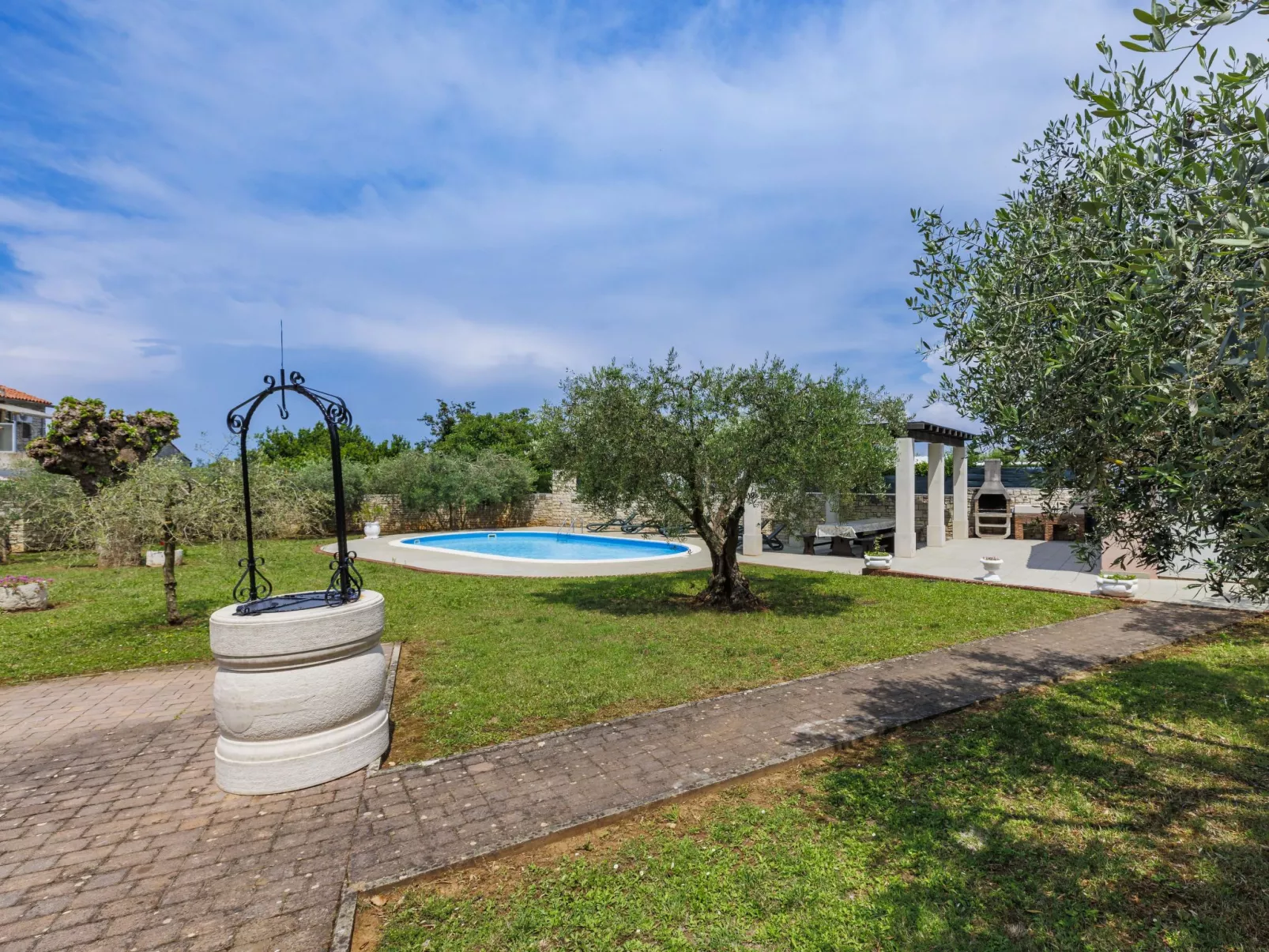 Villa Maran-Outside