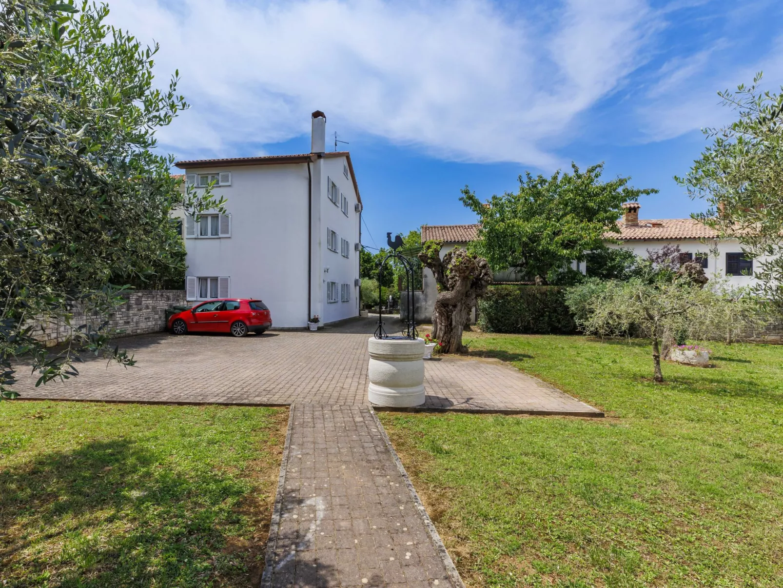 Villa Maran-Outside