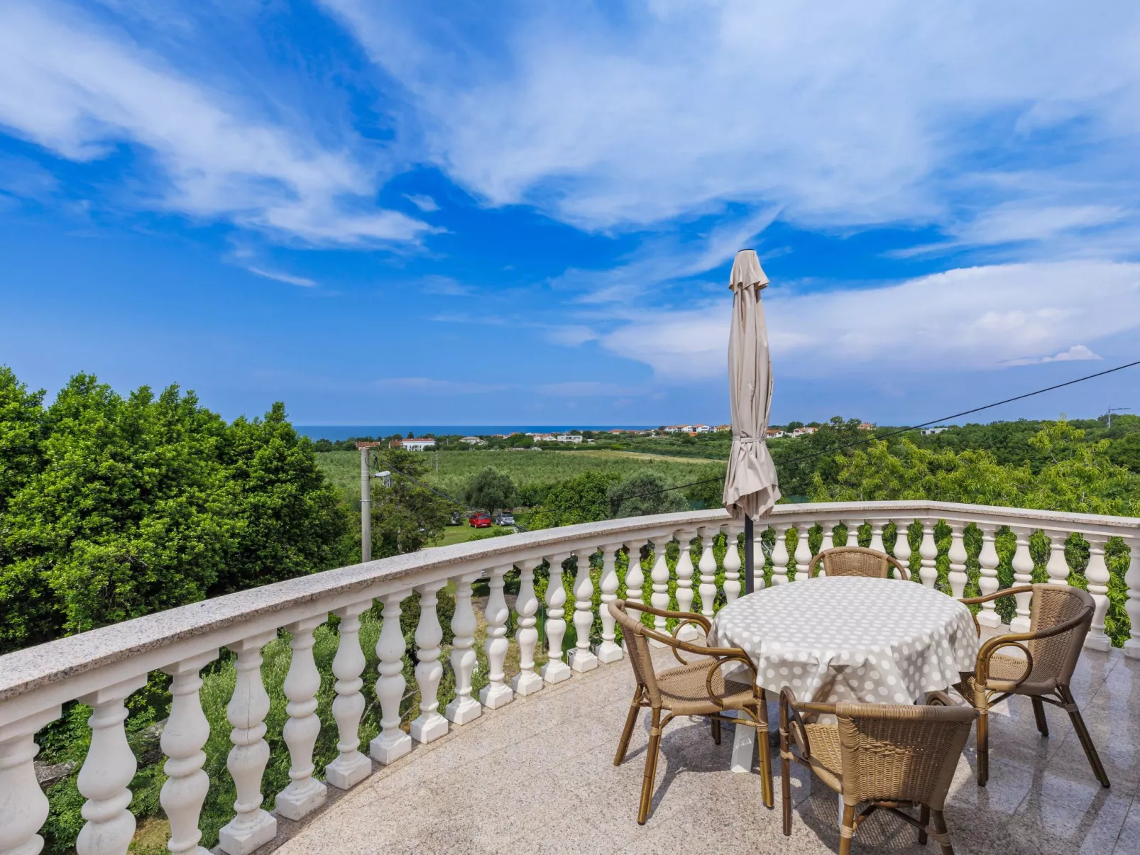 Villa Maran-Outside