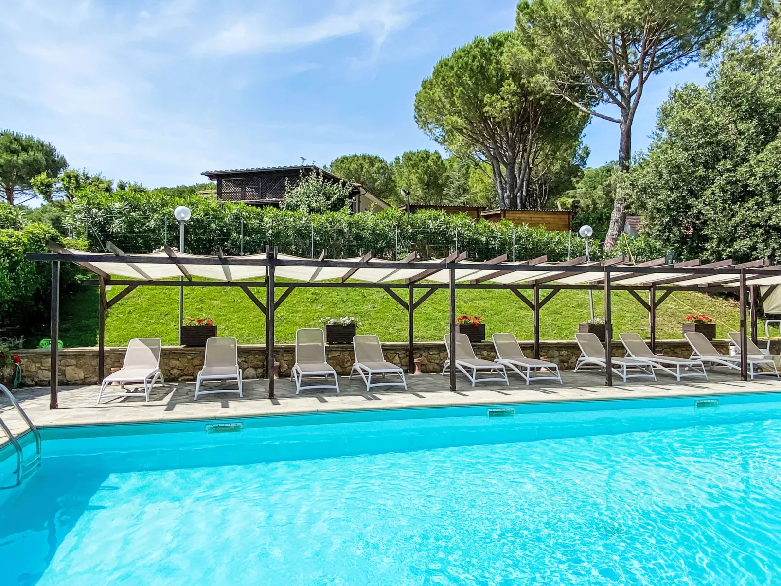 Le Rocche-Outside