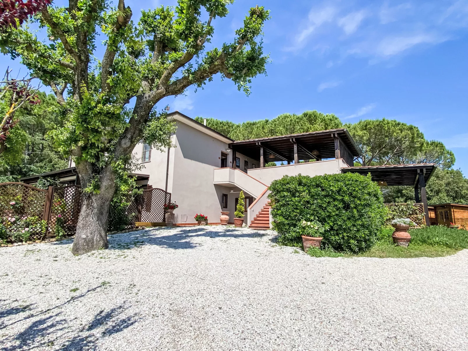 Casalvecchio-Outside