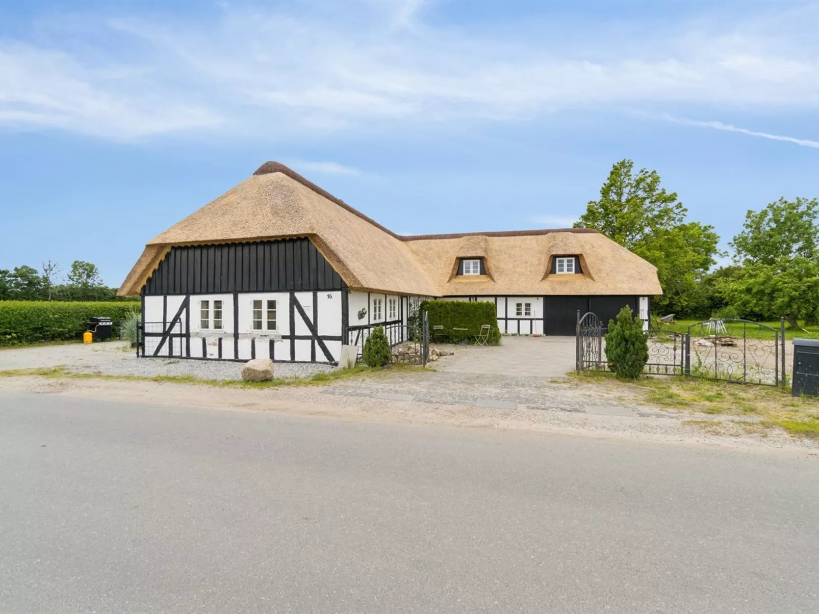 "Thessa" - 900m from the sea-Outside
