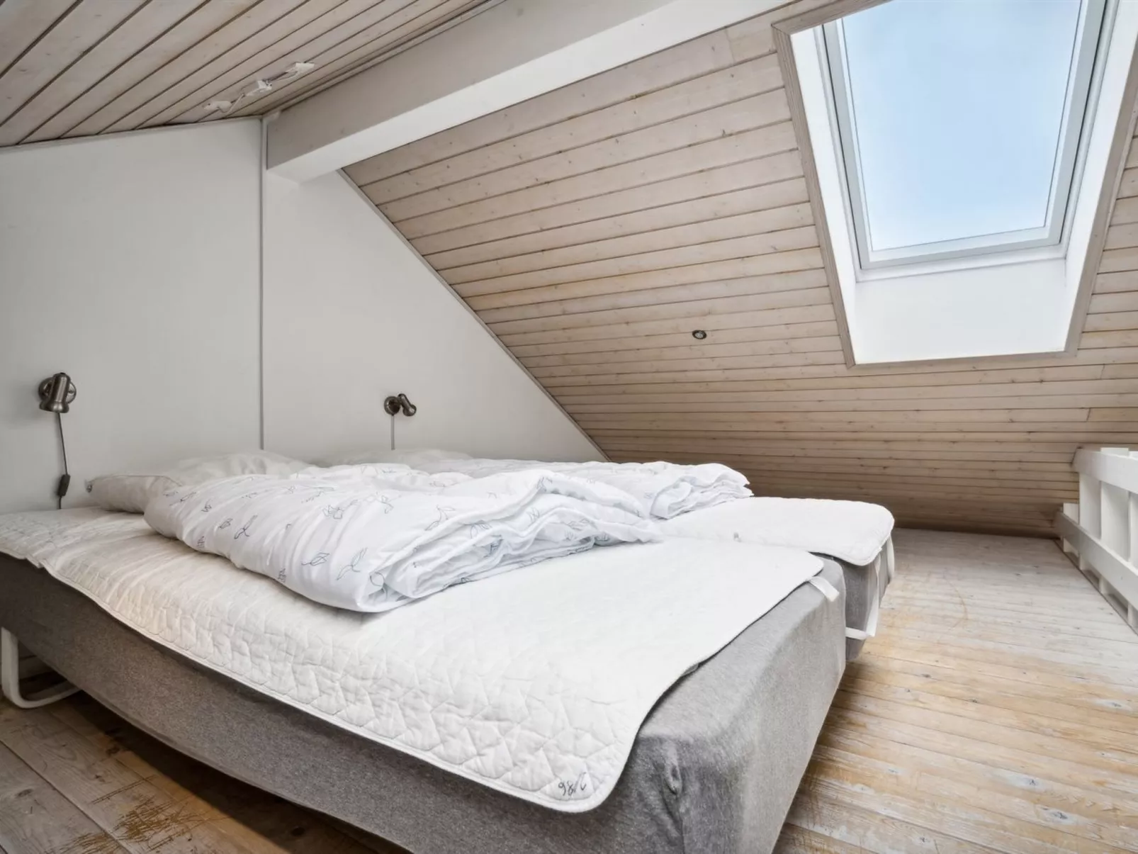 "Elara" - 200m from the sea-Inside