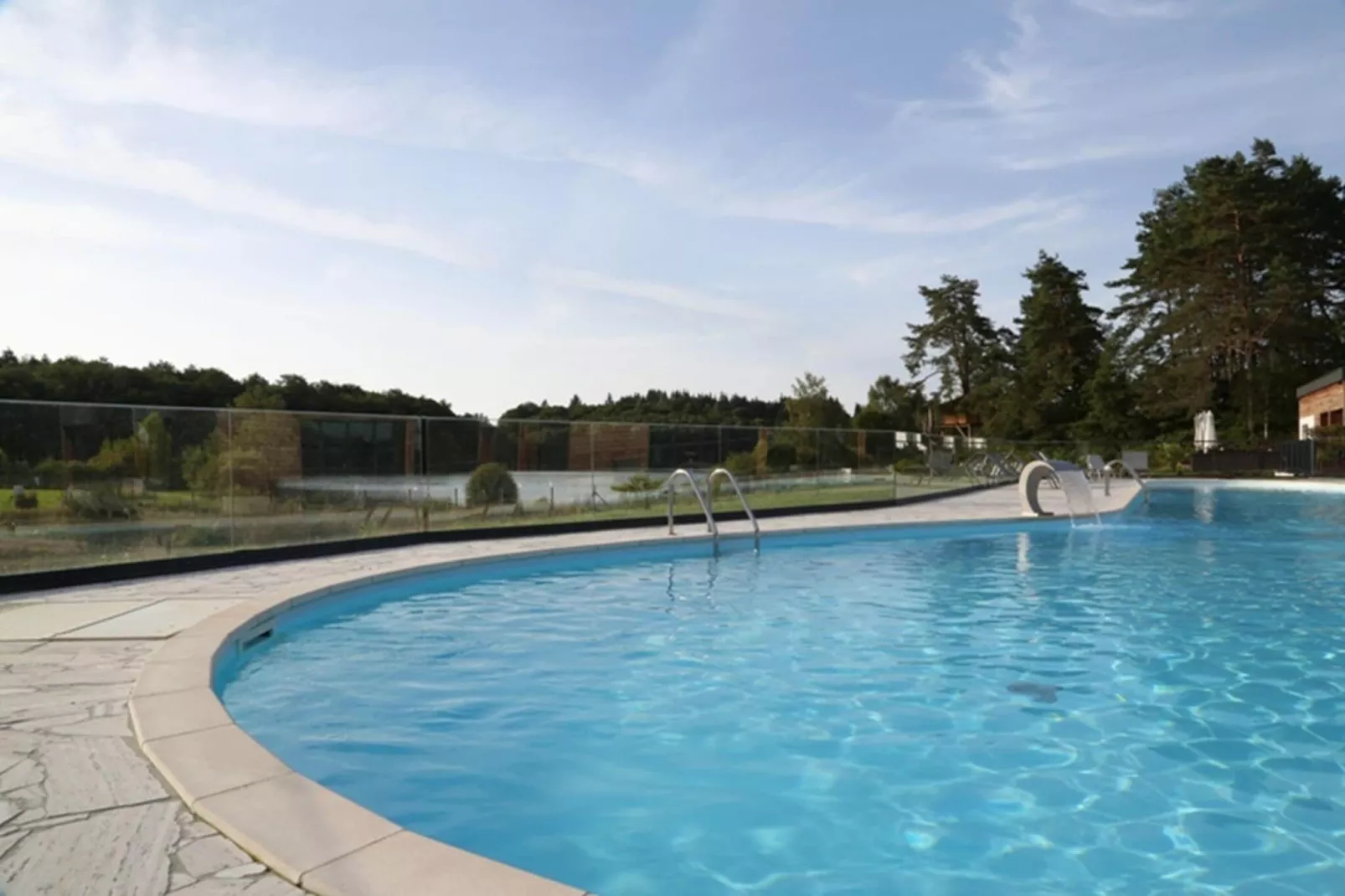 Le Domaine des Monédières-Schwimmbad