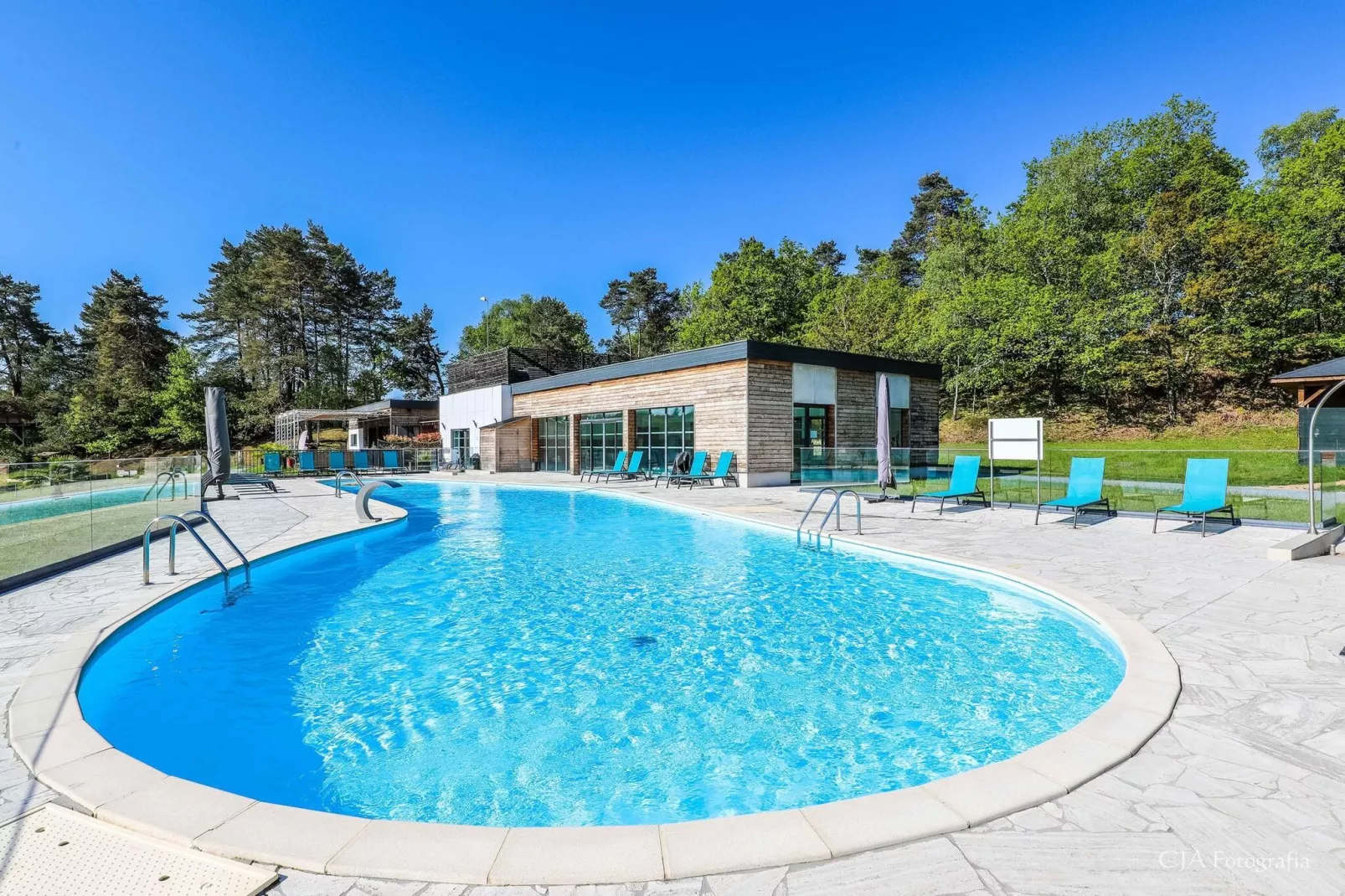 Le Domaine des Monédières-Schwimmbad