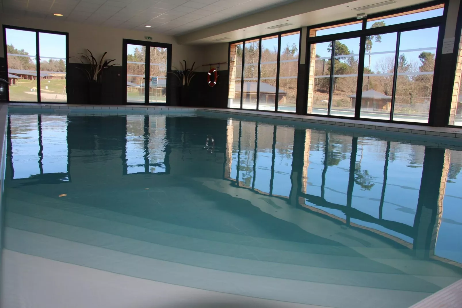 Le Domaine des Monédières-Schwimmbad