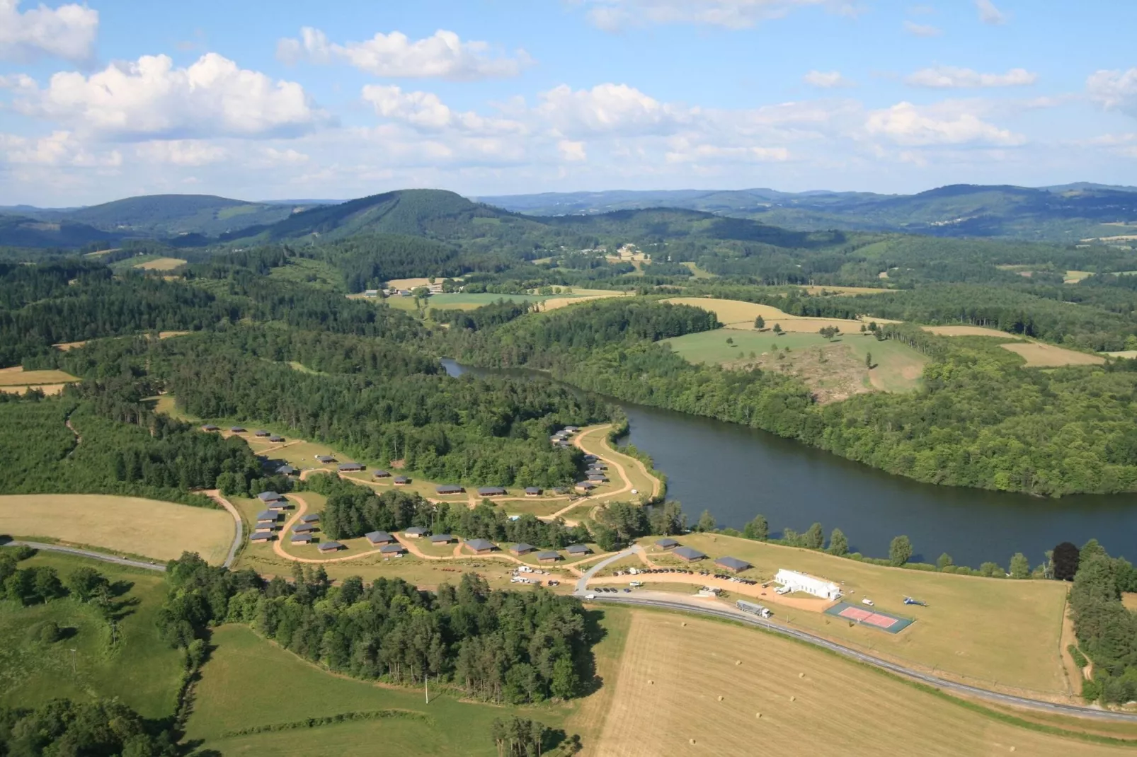 Le Domaine des Monédières-Gebiete Sommer 1 km
