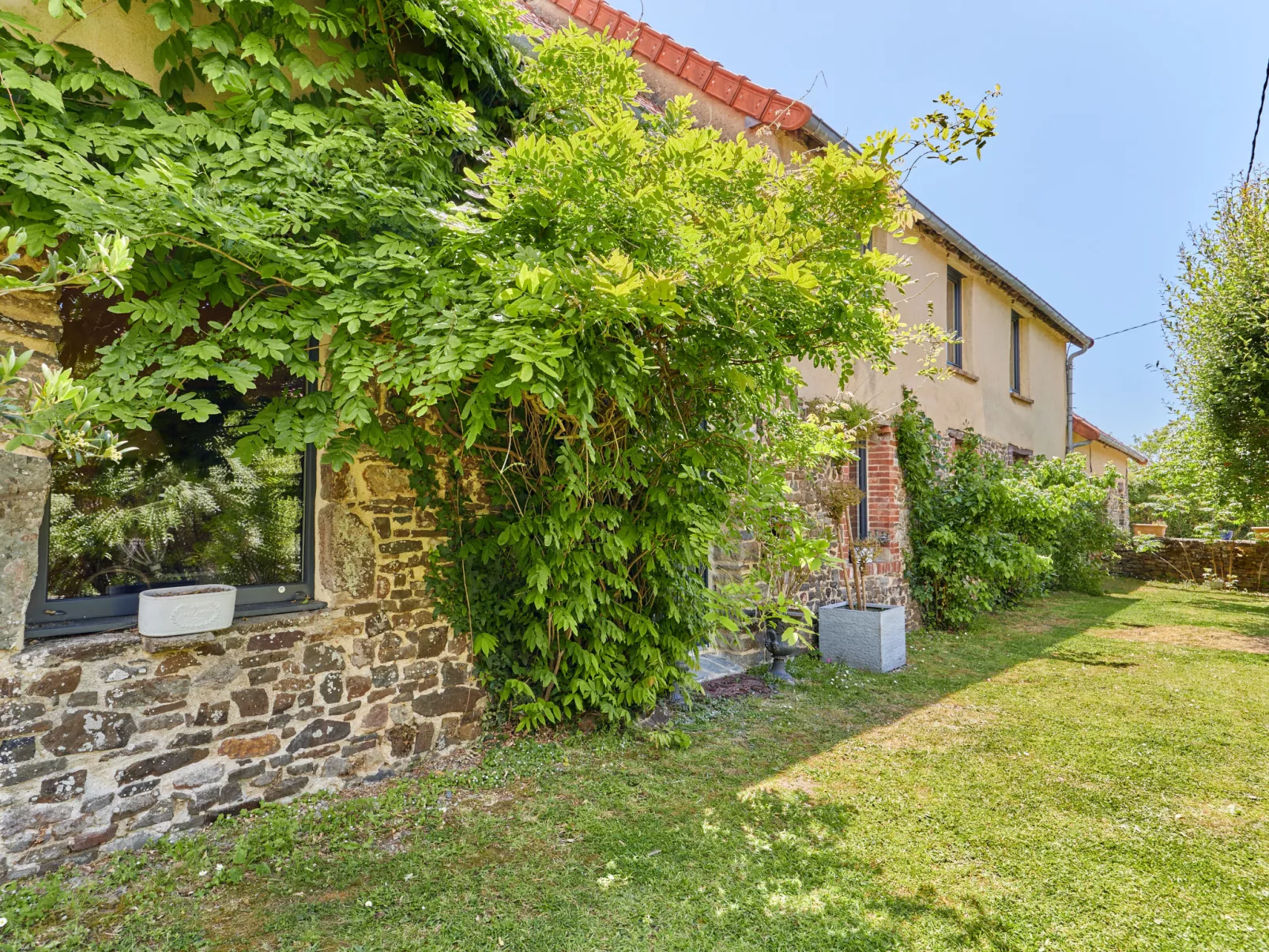 Le Hamelinet-Outside