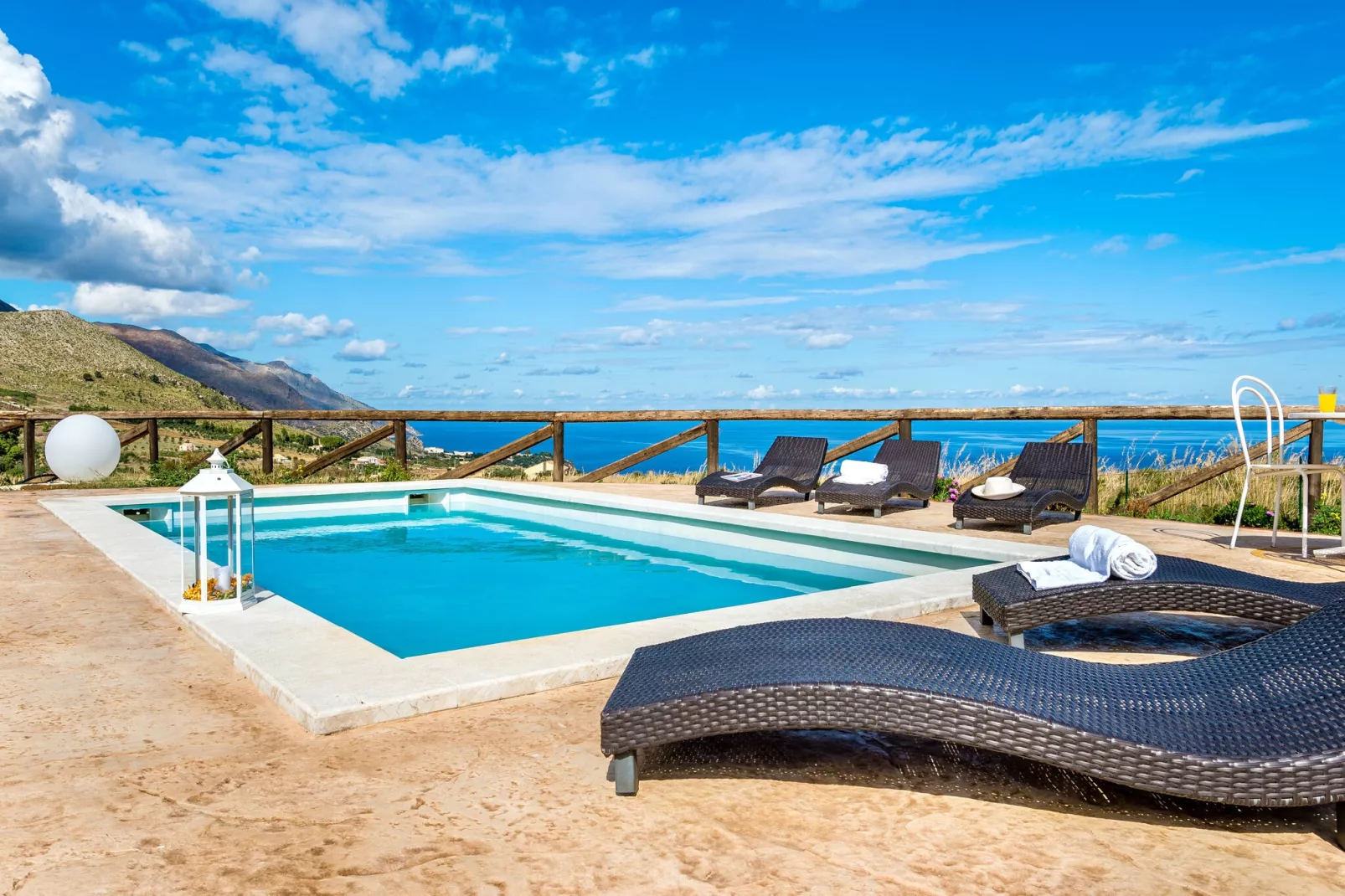 Villa Rocchi Livreri-Pool