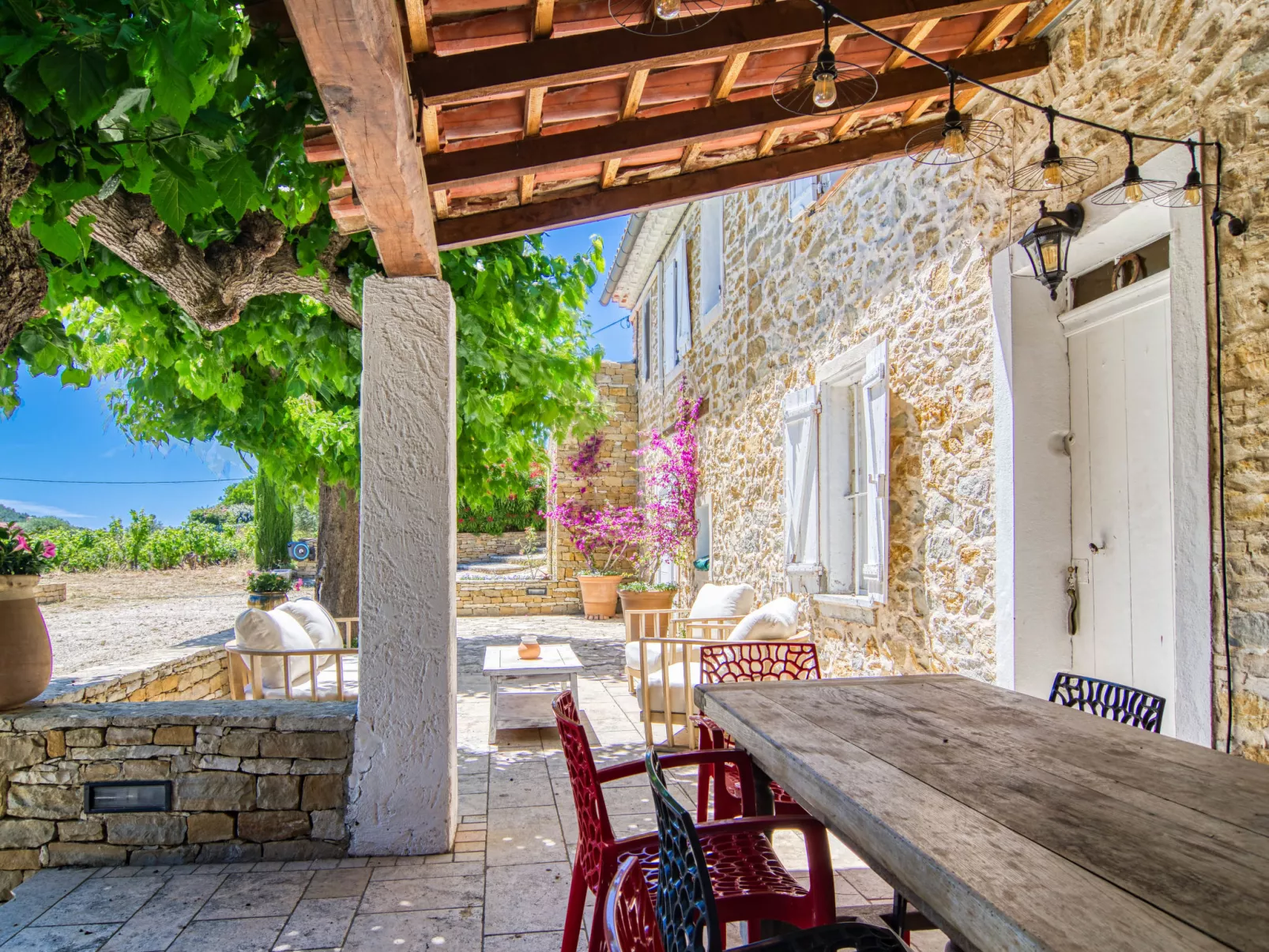 La Bastide de Magdeleine-Outside