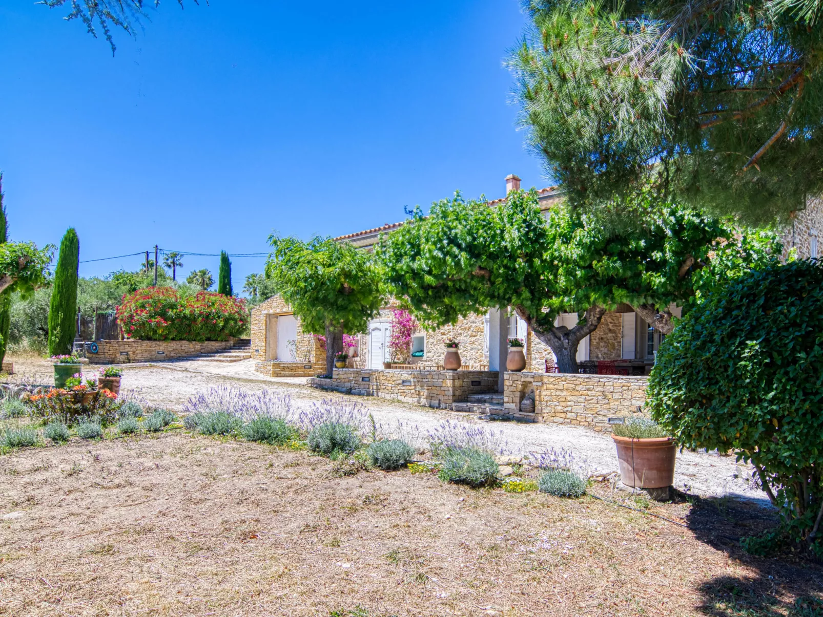 La Bastide de Magdeleine-Outside