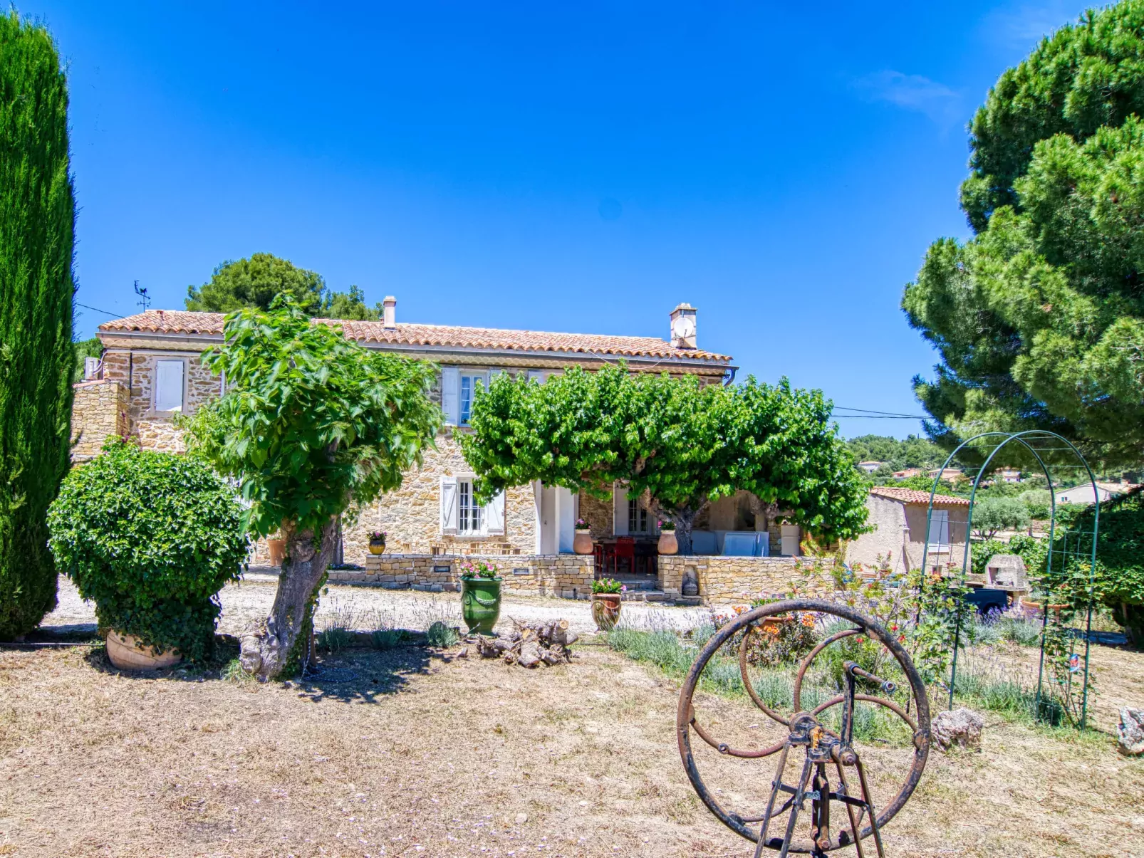 La Bastide de Magdeleine-Outside